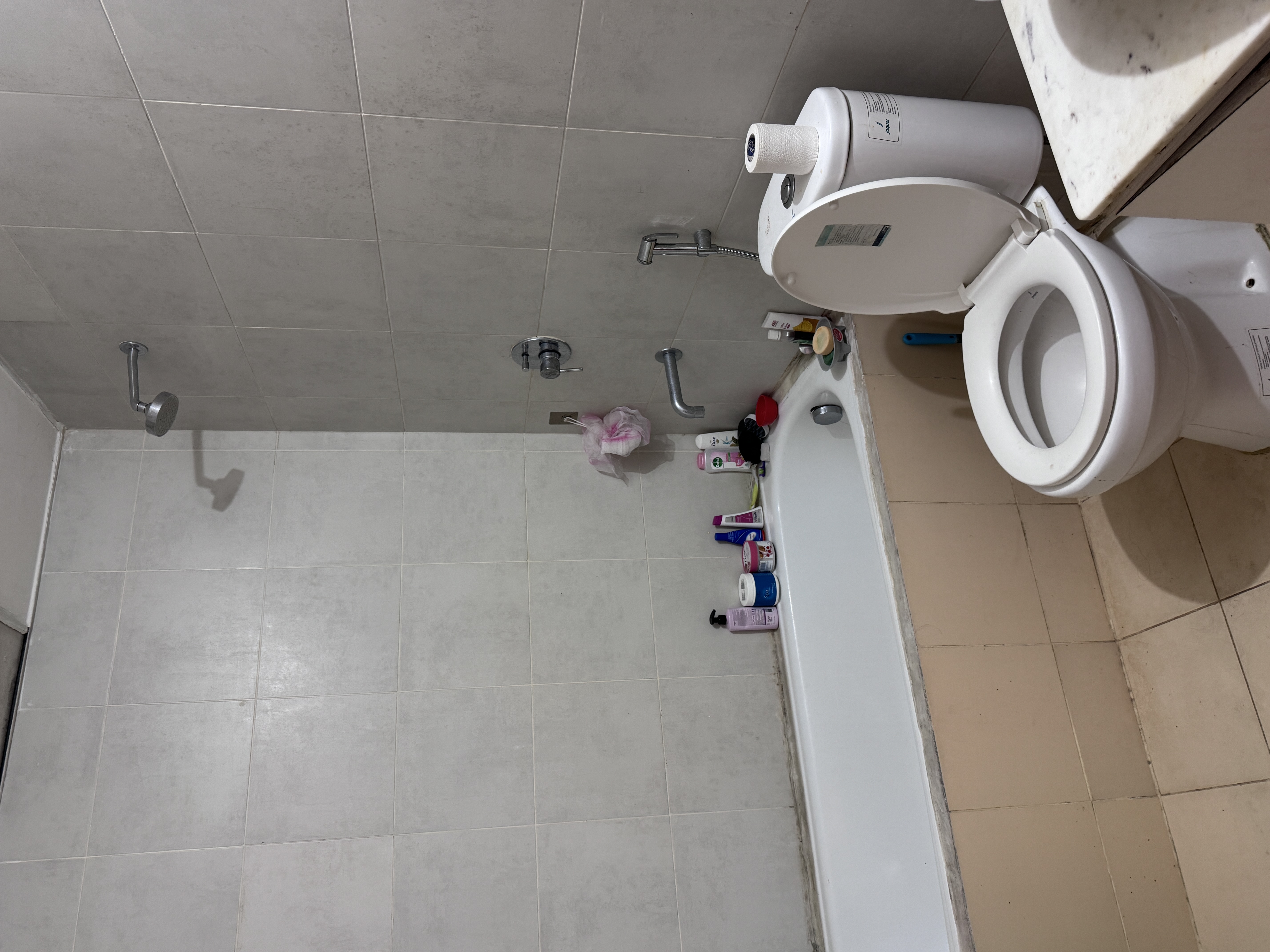 https://findmyroom-property-images-india.s3.ap-south-1.amazonaws.com/vrdet-1739520835813-52176.jpeg