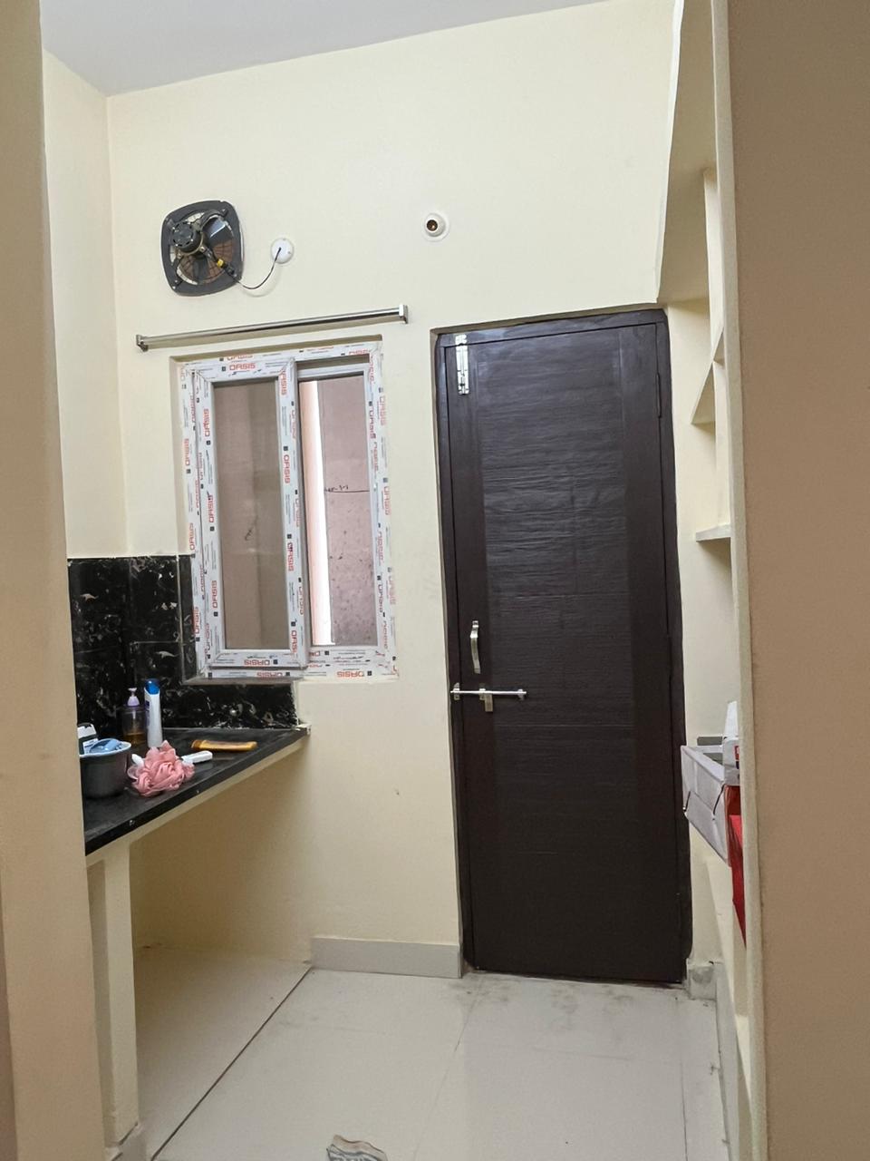 https://findmyroom-property-images-india.s3.ap-south-1.amazonaws.com/vsnqd-1678997436415-81040.jpg