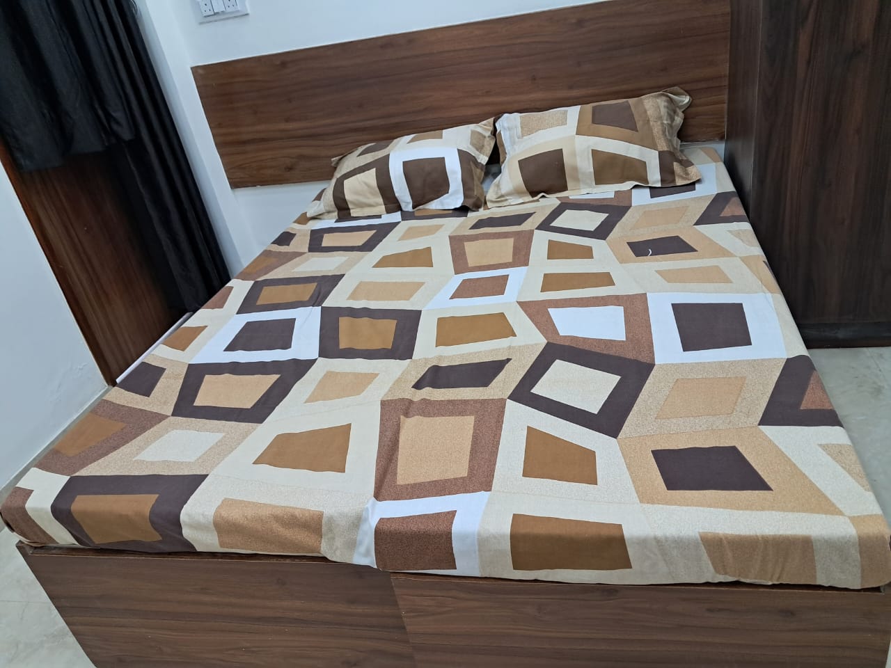 https://findmyroom-property-images-india.s3.ap-south-1.amazonaws.com/vtror-1760529256754-24635.jpeg