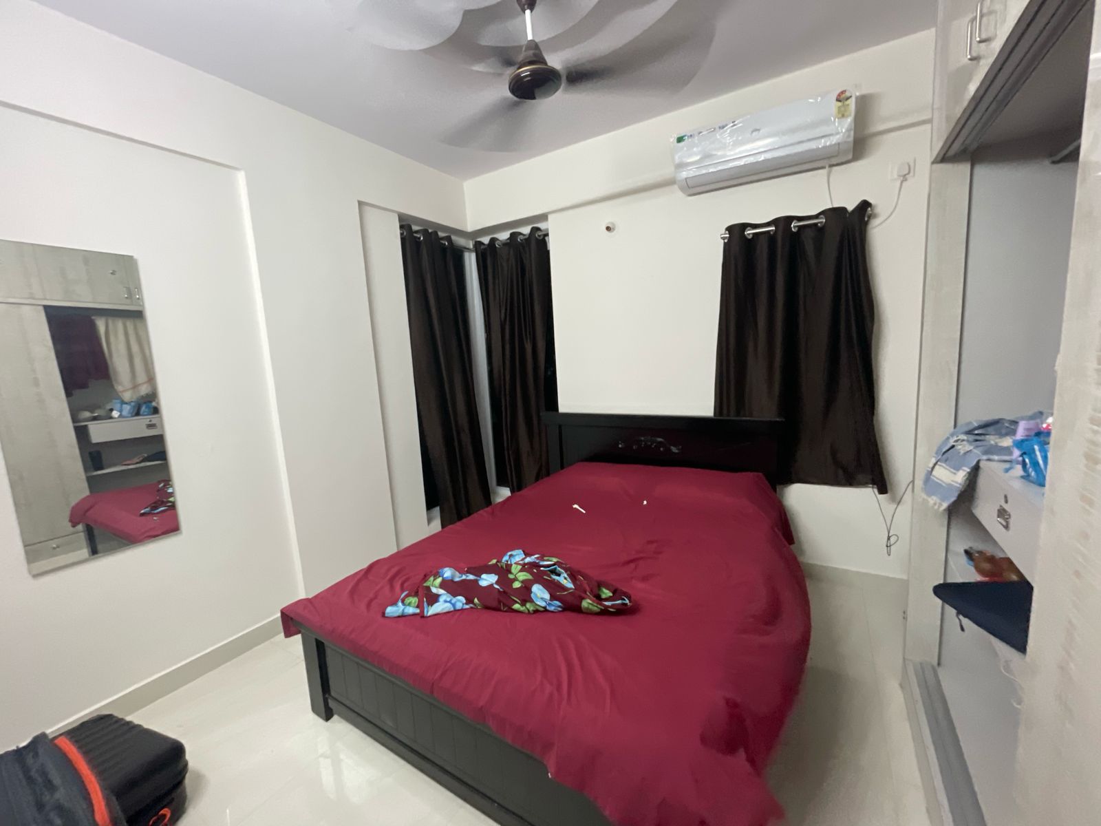https://findmyroom-property-images-india.s3.ap-south-1.amazonaws.com/vuprh-1751184395599-00777.jpeg