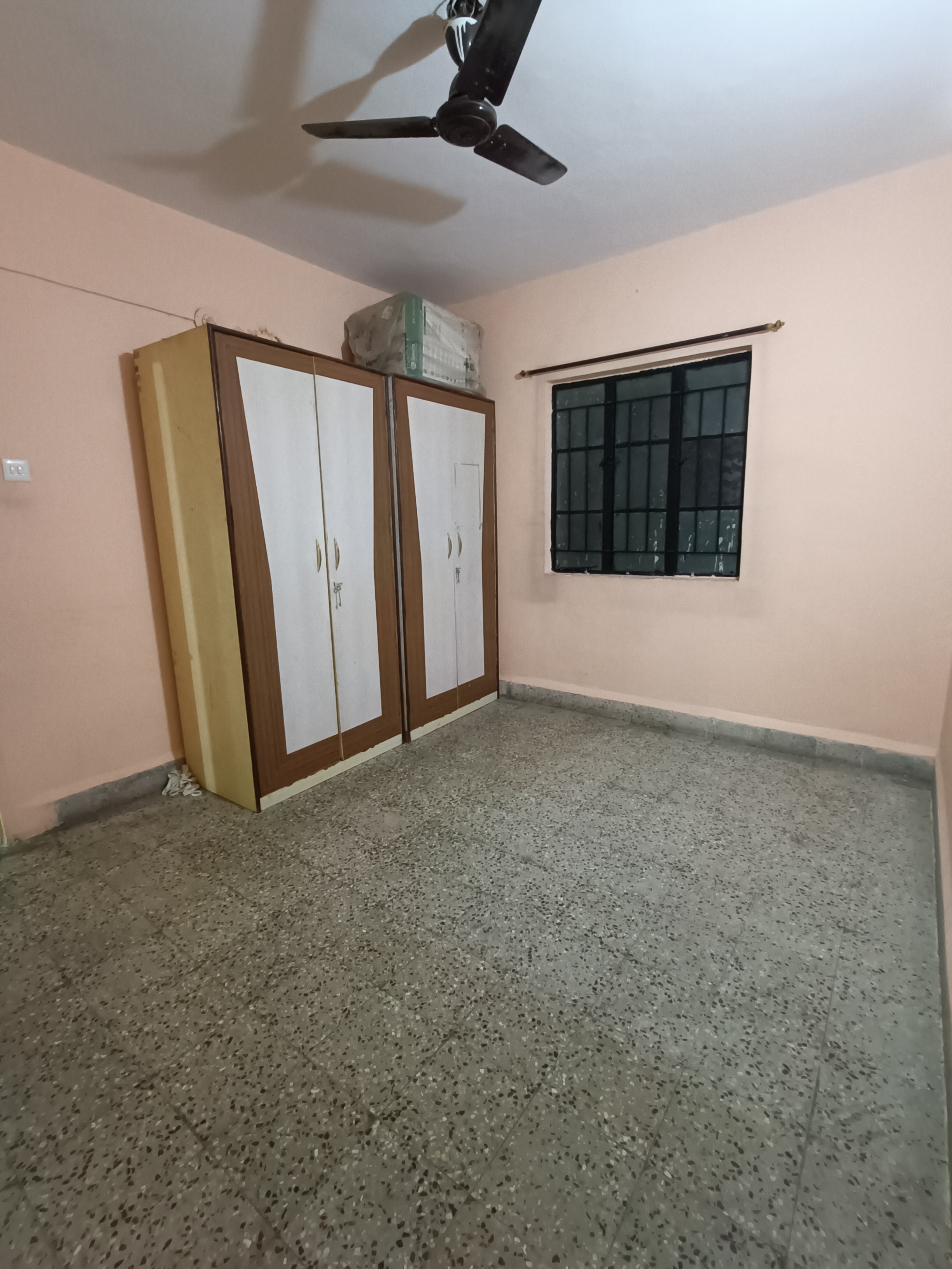 https://findmyroom-property-images-india.s3.ap-south-1.amazonaws.com/vwpyo-1668007535768-46364.jpg