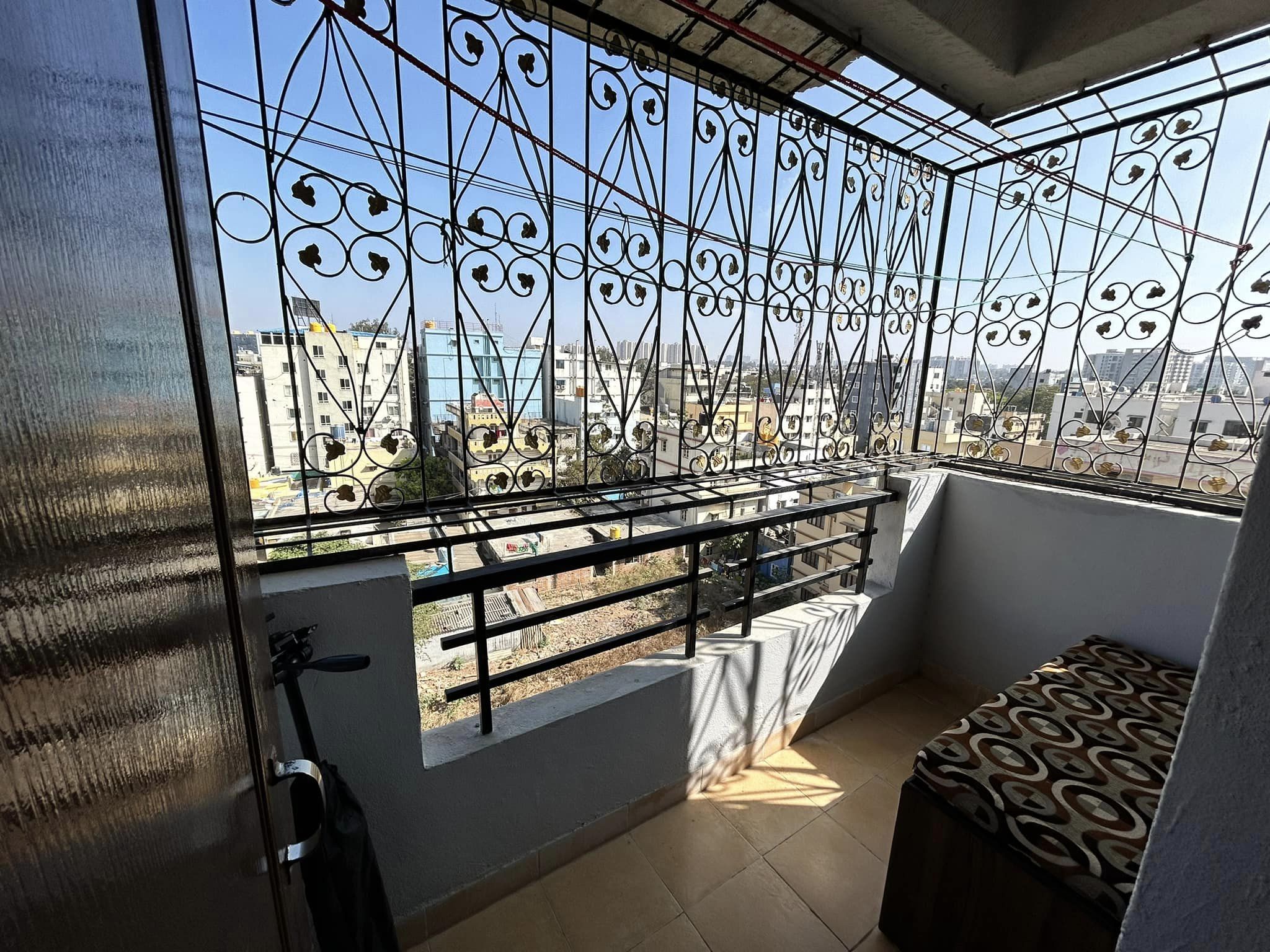 https://findmyroom-property-images-india.s3.ap-south-1.amazonaws.com/vxbyp-1728188219169-11666.jpg