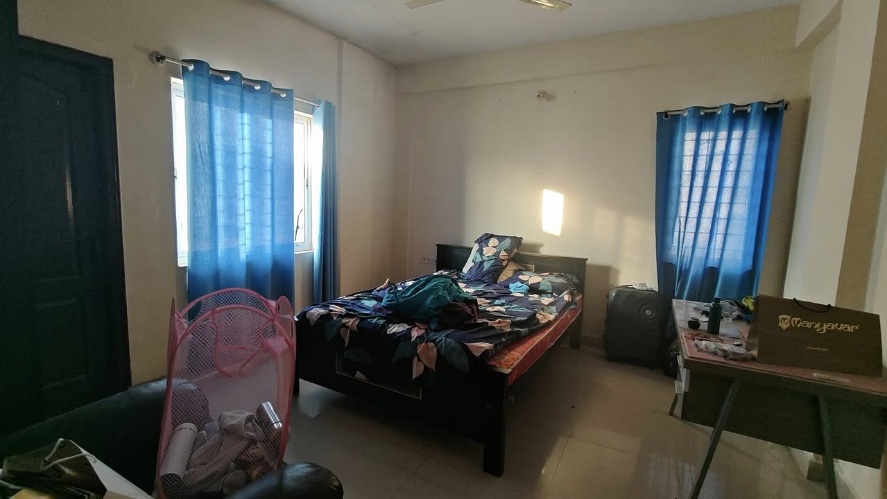 https://findmyroom-property-images-india.s3.ap-south-1.amazonaws.com/vxzny-1733821279113-14816.jpg