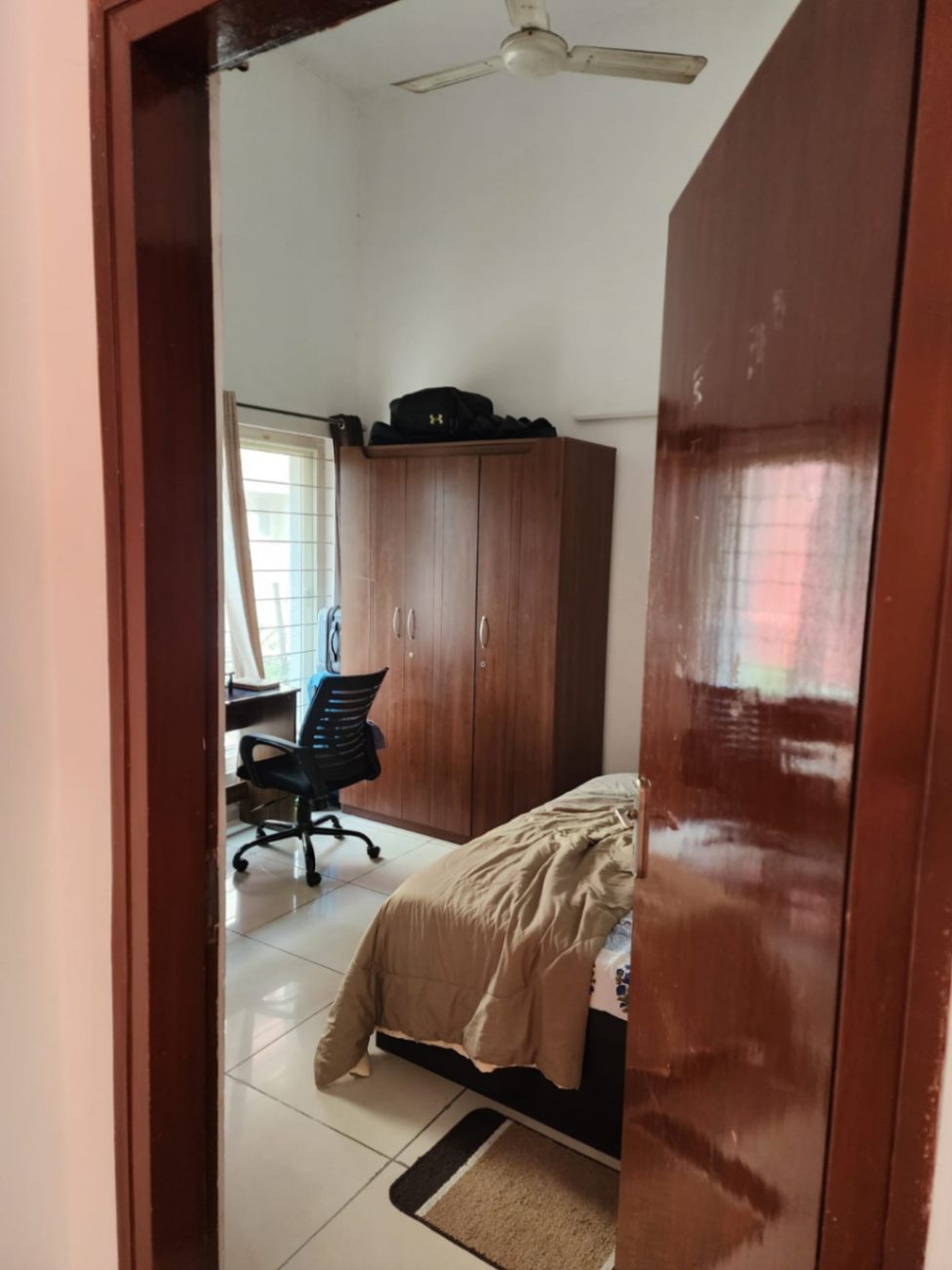 https://findmyroom-property-images-india.s3.ap-south-1.amazonaws.com/vywau-1767818253925-23344