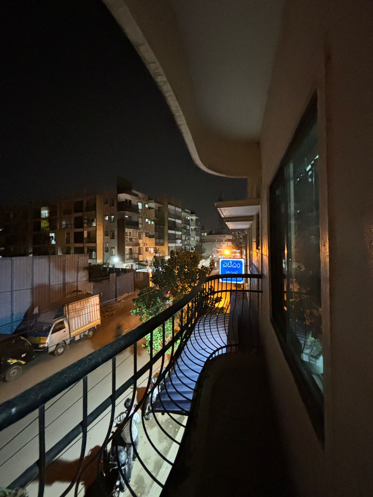 https://findmyroom-property-images-india.s3.ap-south-1.amazonaws.com/wrzfh-1717600205627-37764.jpg