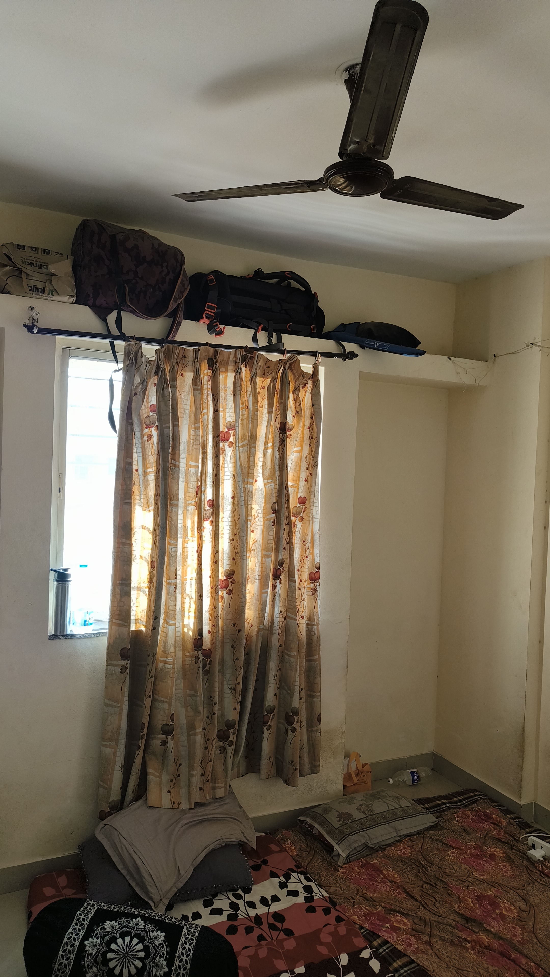 https://findmyroom-property-images-india.s3.ap-south-1.amazonaws.com/wvmdg-1701801261981-35732.jpeg