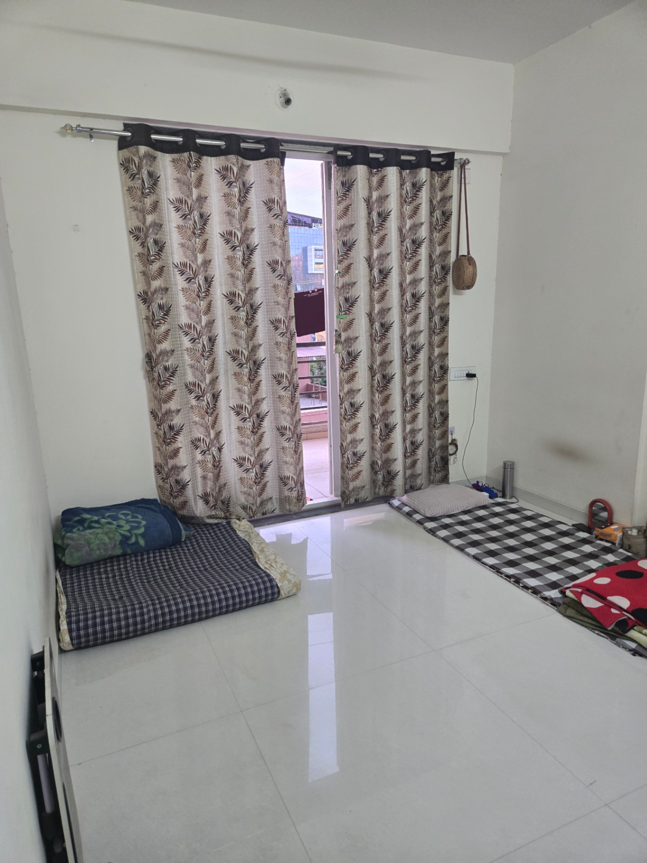 https://findmyroom-property-images-india.s3.ap-south-1.amazonaws.com/wxhzb-1762606259650-80412