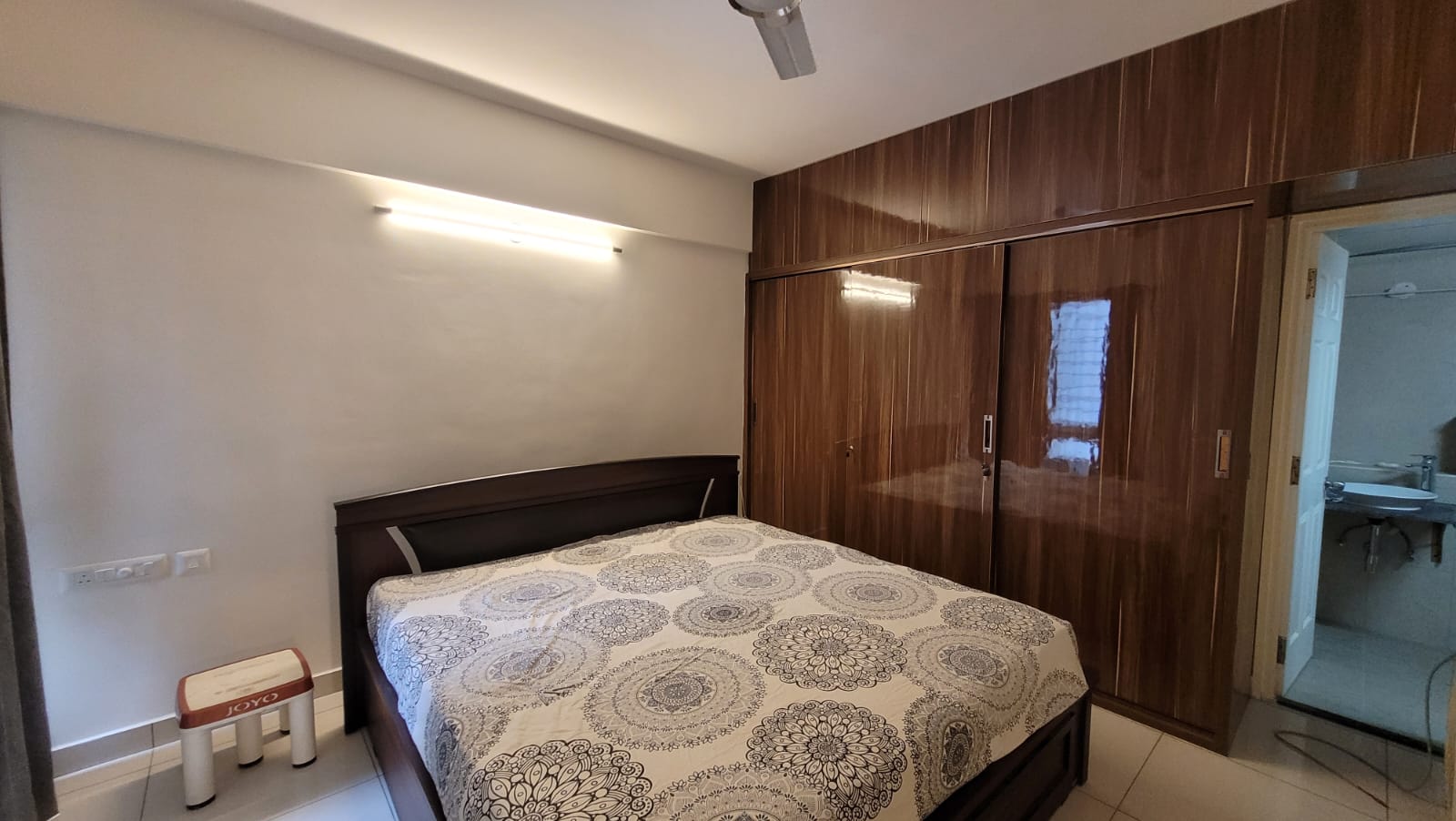 https://findmyroom-property-images-india.s3.ap-south-1.amazonaws.com/xbxve-1719142845283-24615.jpeg