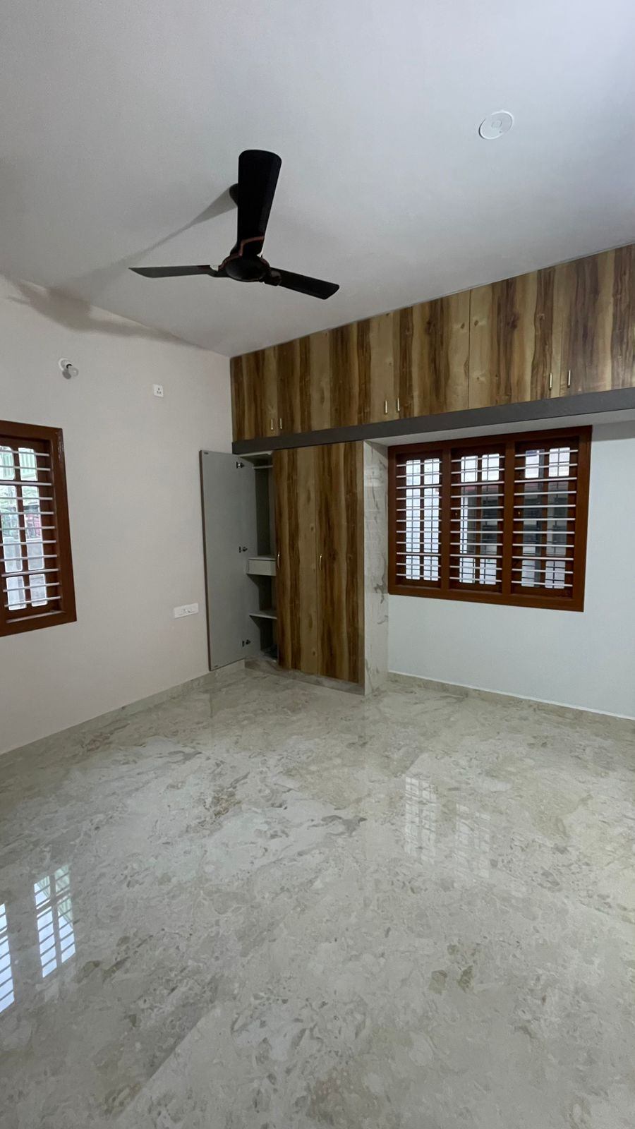 https://findmyroom-property-images-india.s3.ap-south-1.amazonaws.com/xcopp-1762234973903-71005