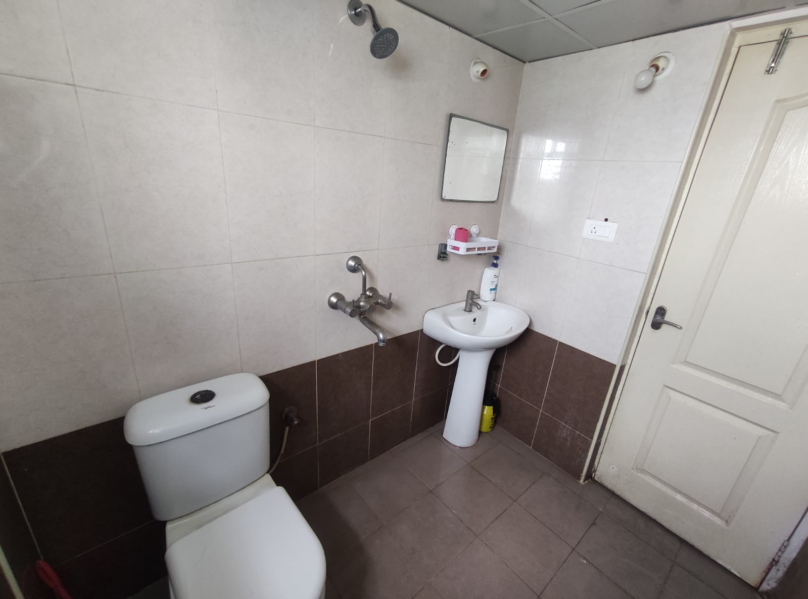 https://findmyroom-property-images-india.s3.ap-south-1.amazonaws.com/xgxyg-1689406485123-74235.jpeg