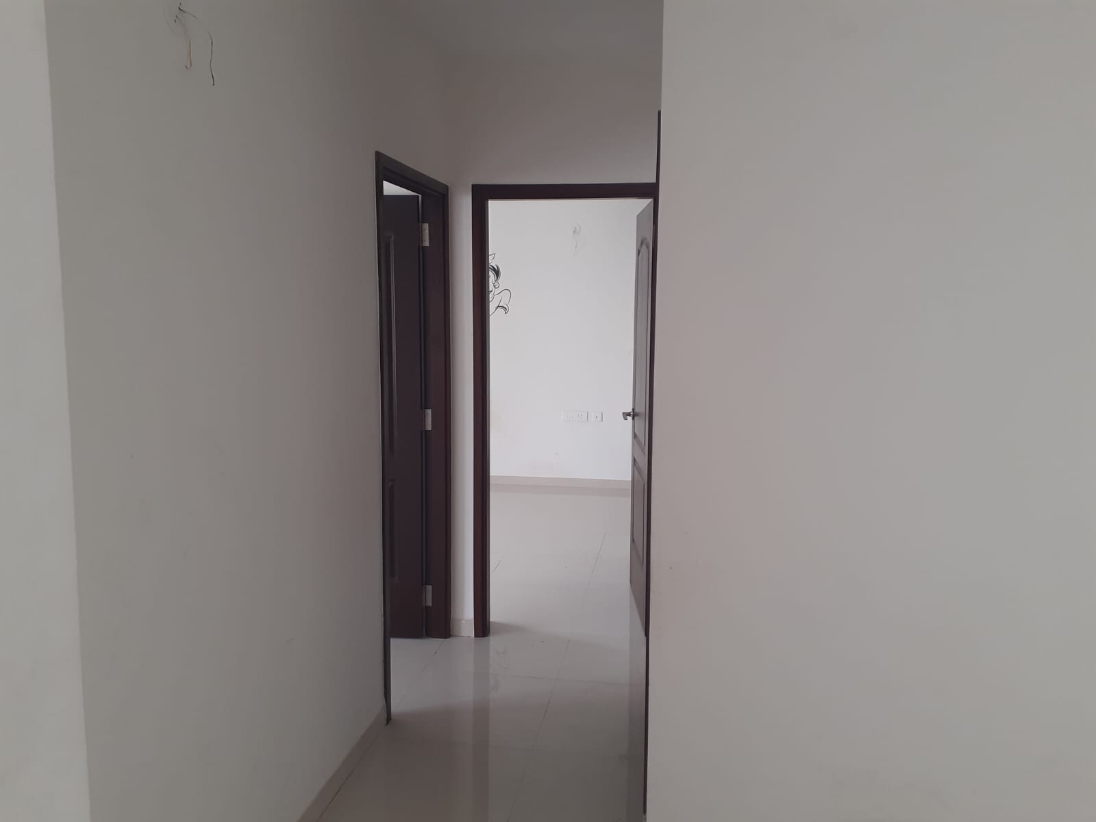 https://findmyroom-property-images-india.s3.ap-south-1.amazonaws.com/xhsgk-1719481485088-25238.jpeg