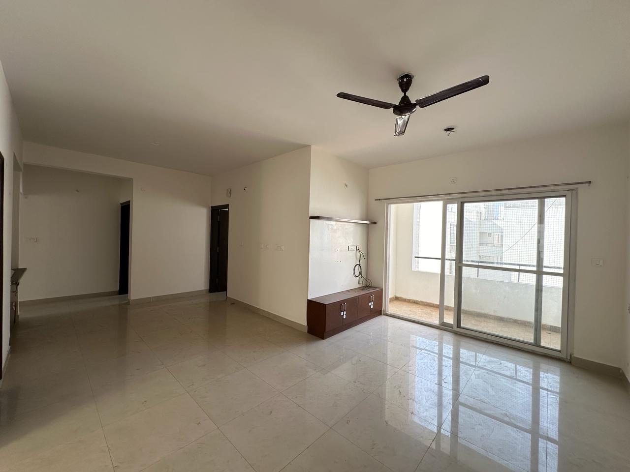 https://findmyroom-property-images-india.s3.ap-south-1.amazonaws.com/xirdh-1711116251433-00200.jpeg