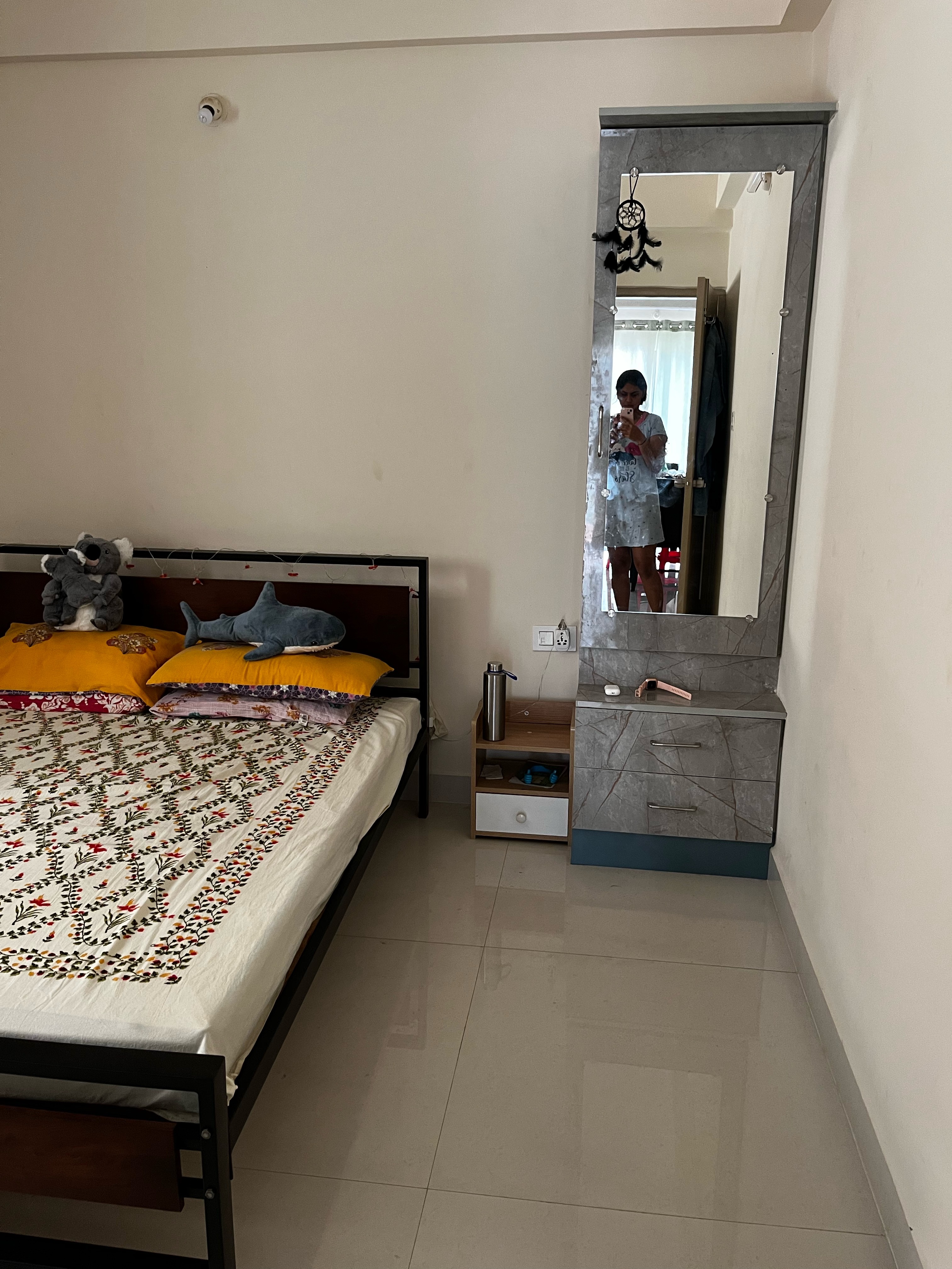 https://findmyroom-property-images-india.s3.ap-south-1.amazonaws.com/xqzye-1698524830555-73677.jpeg