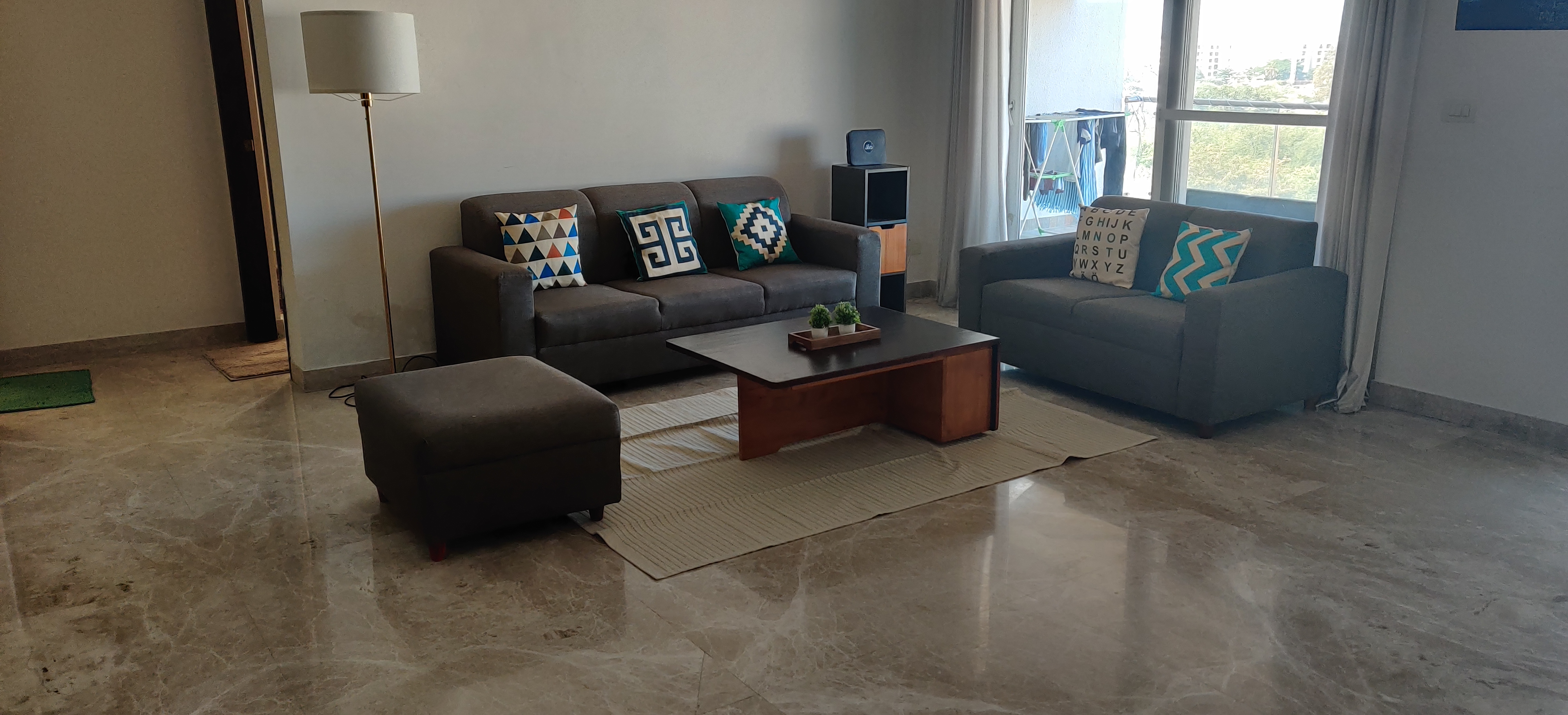 https://findmyroom-property-images-india.s3.ap-south-1.amazonaws.com/xrsmb-1712743001935-53220.jpg