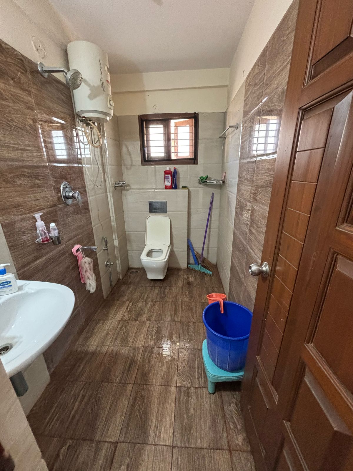 https://findmyroom-property-images-india.s3.ap-south-1.amazonaws.com/xtnih-1742868481638-37536.jpeg