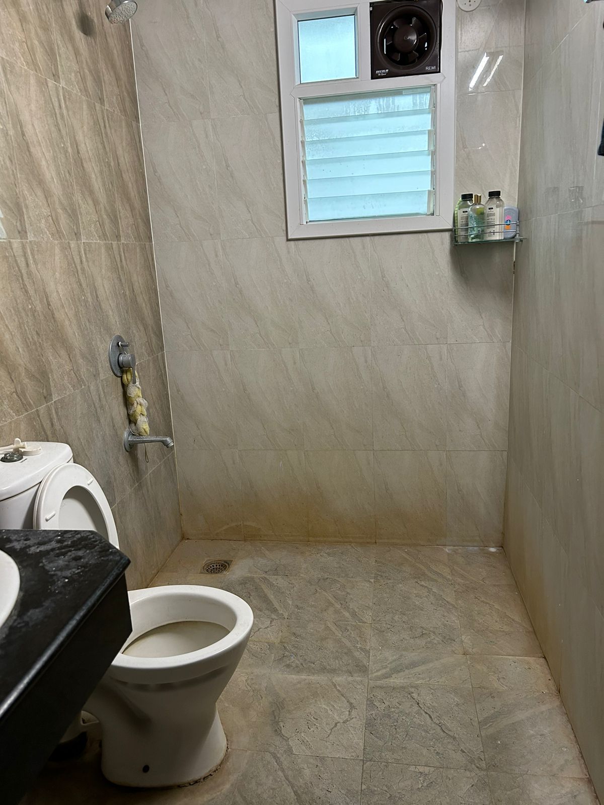 https://findmyroom-property-images-india.s3.ap-south-1.amazonaws.com/xvbap-1715718722624-13545.jpeg