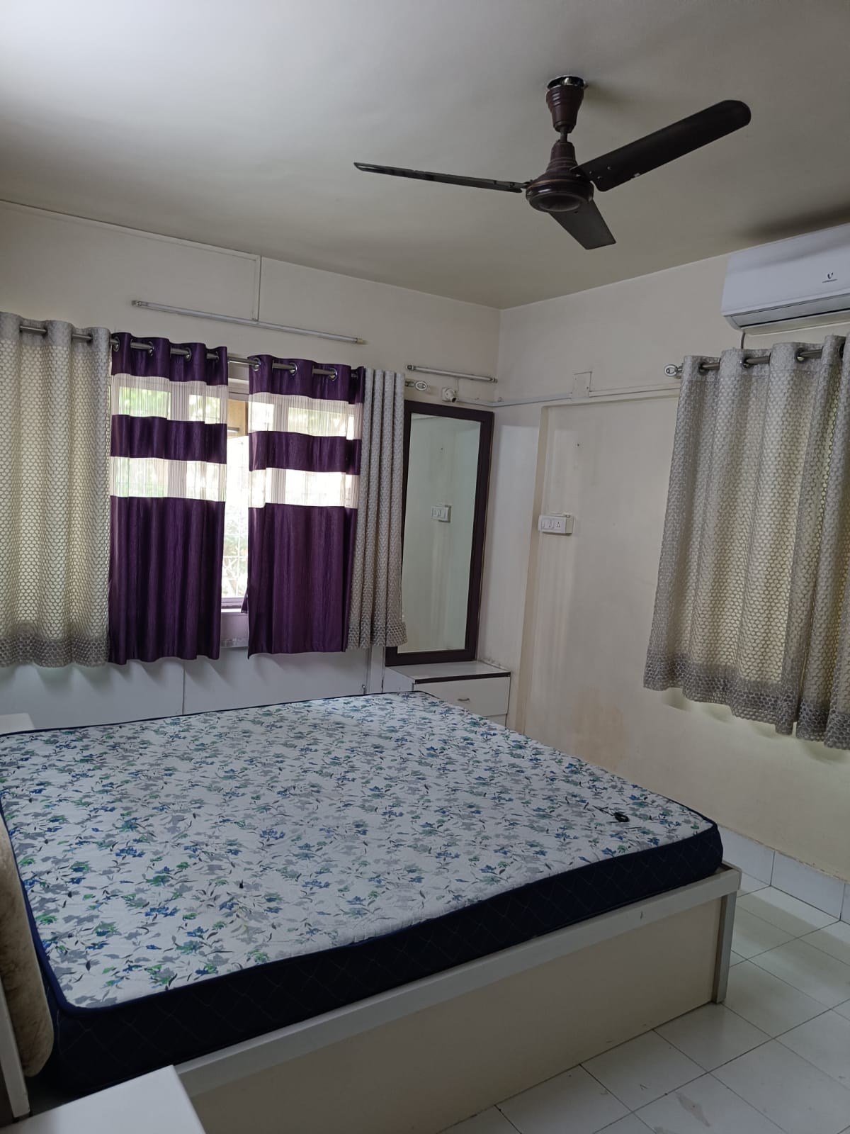 https://findmyroom-property-images-india.s3.ap-south-1.amazonaws.com/ydjwg-1713903916758-65751.jpg