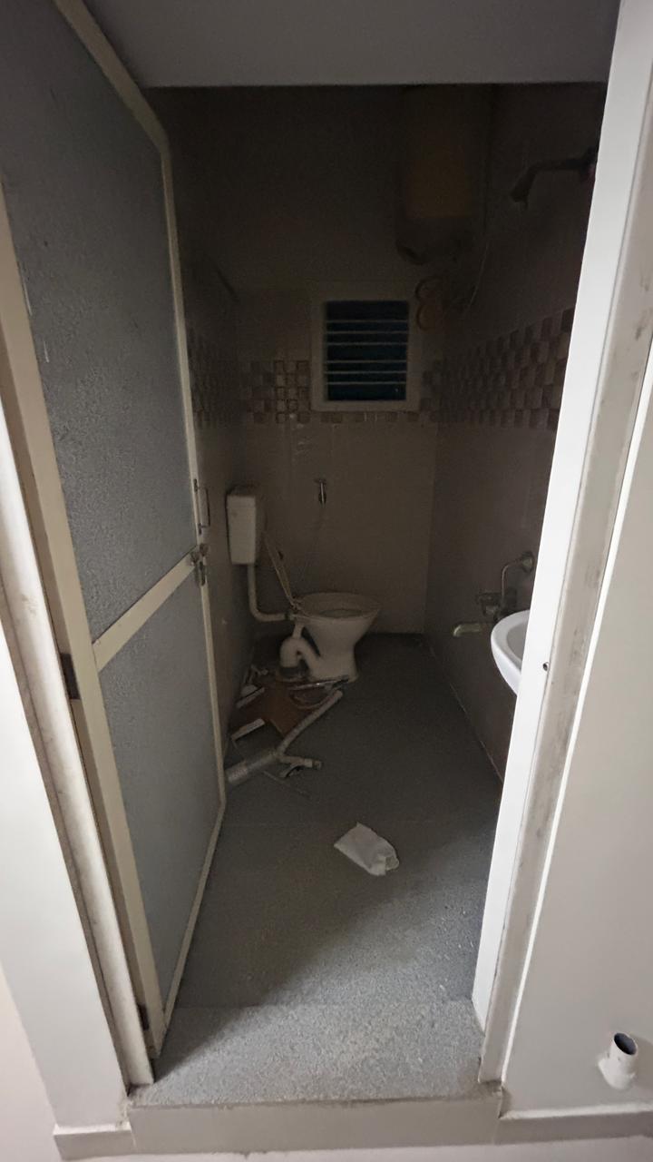 https://findmyroom-property-images-india.s3.ap-south-1.amazonaws.com/yevht-1746648155730-53110.jpg