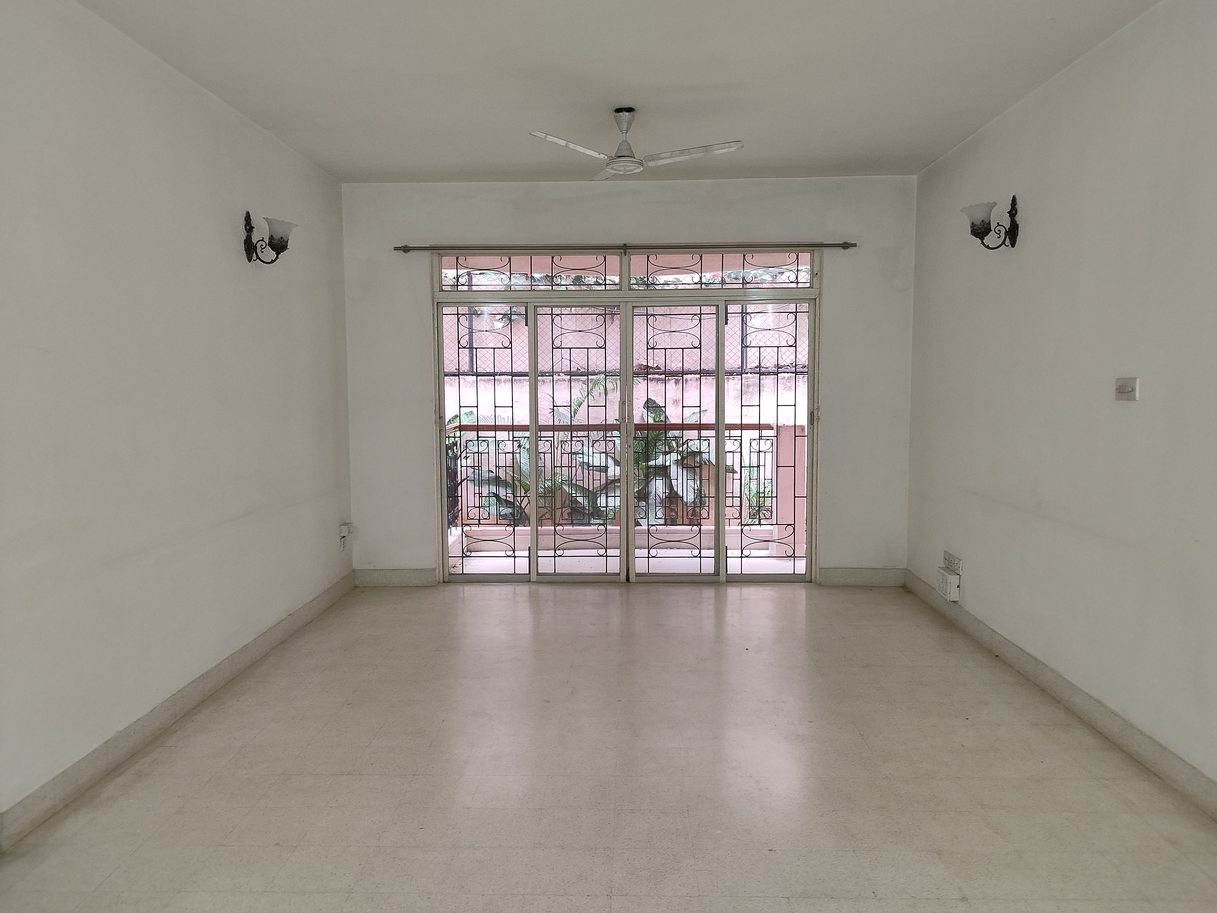 https://findmyroom-property-images-india.s3.ap-south-1.amazonaws.com/yfrjh-1702181020844-36001.jpg