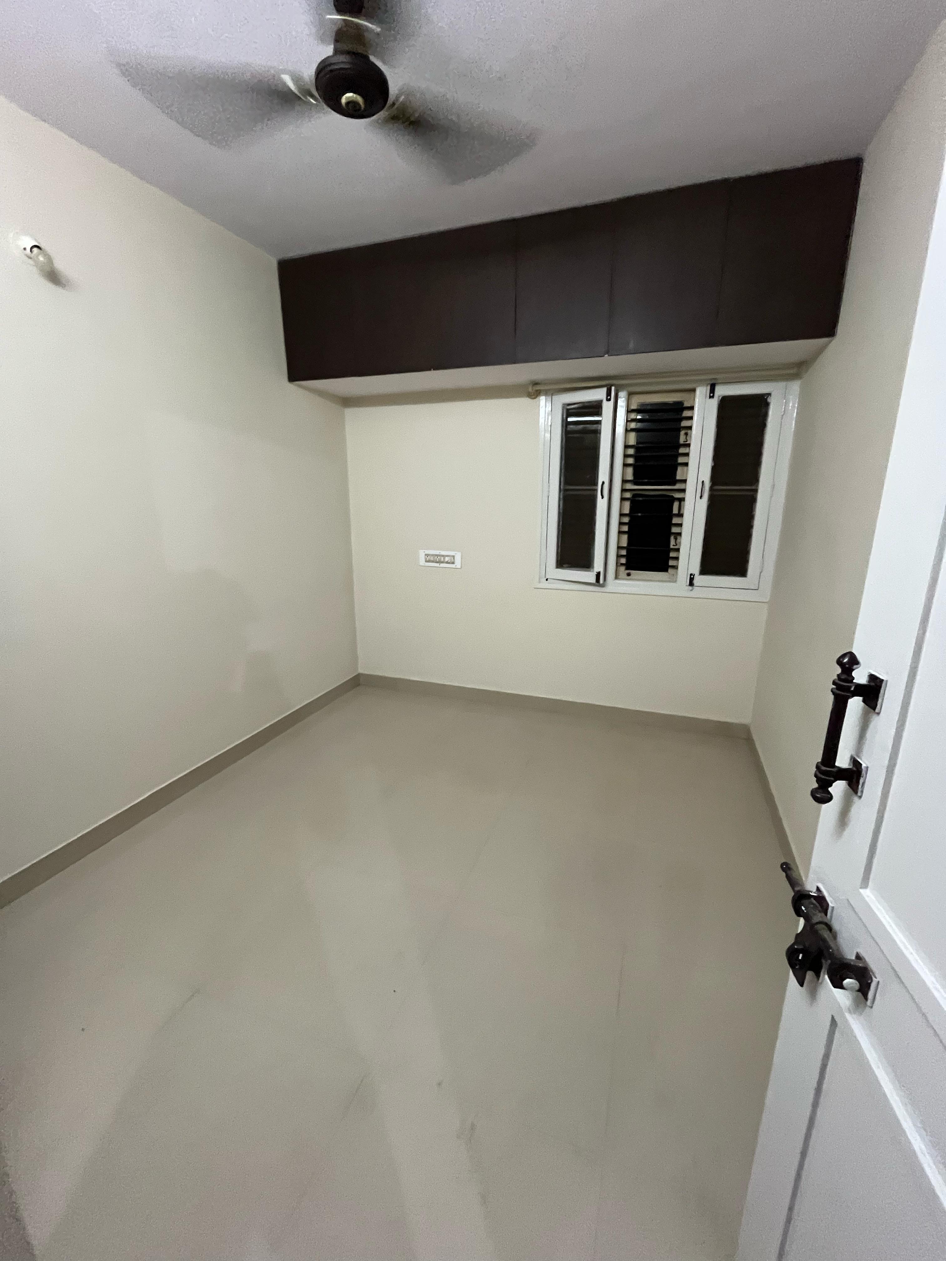 https://findmyroom-property-images-india.s3.ap-south-1.amazonaws.com/yfrmi-1747498259108-72430.jpeg