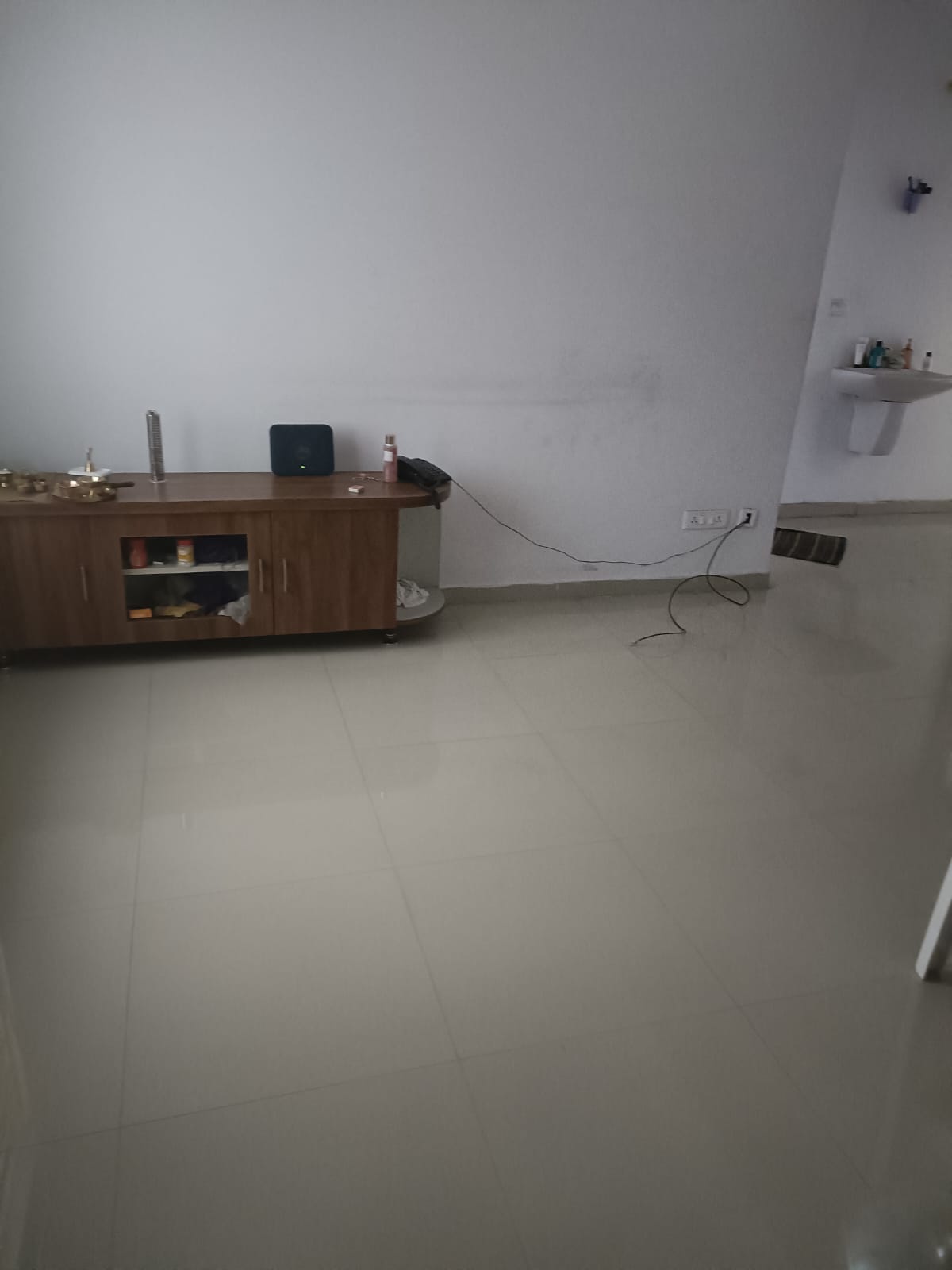 https://findmyroom-property-images-india.s3.ap-south-1.amazonaws.com/ygowb-1706199883787-36514.jpg