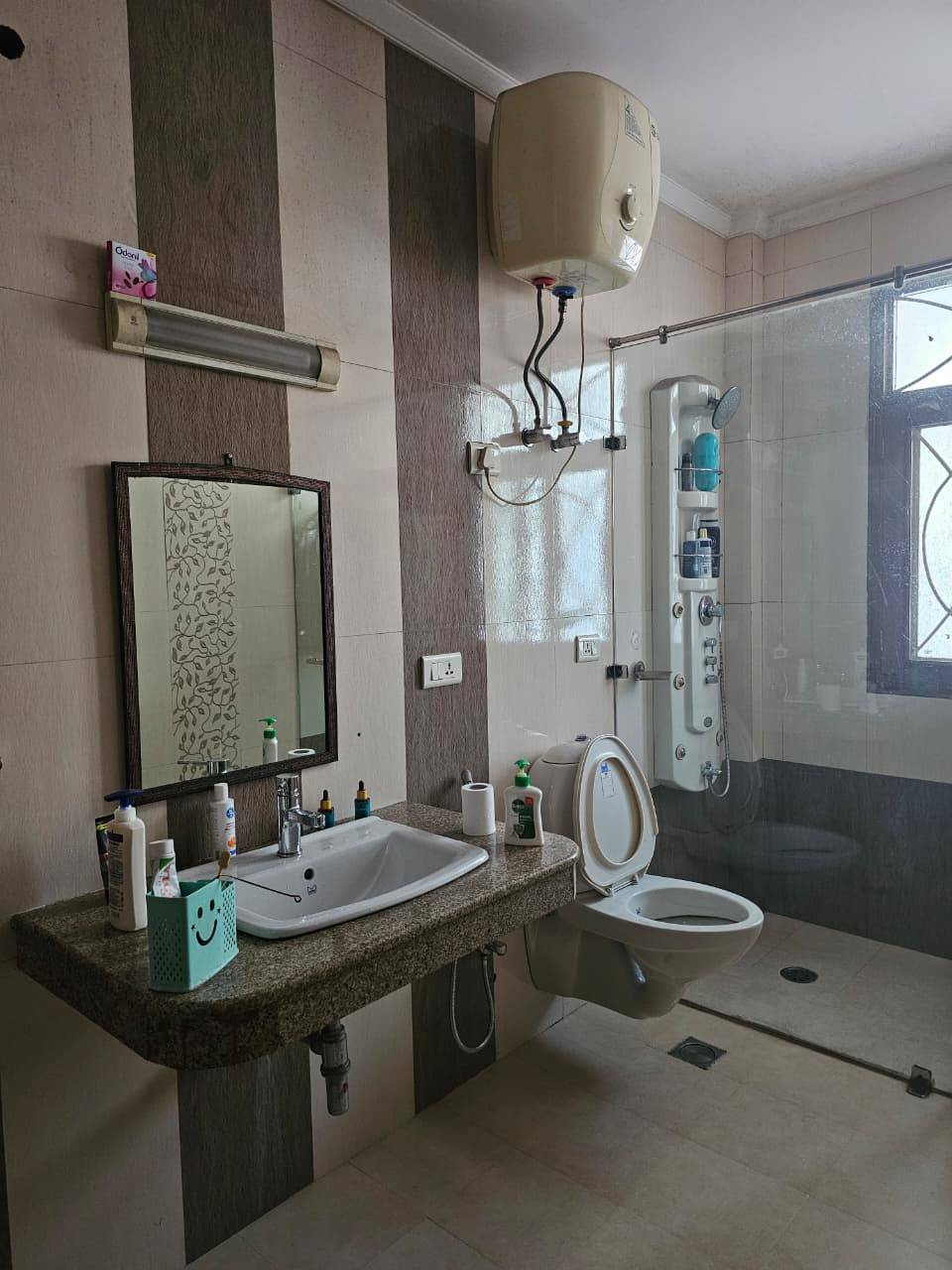 https://findmyroom-property-images-india.s3.ap-south-1.amazonaws.com/ygzit-1760164101923-84436