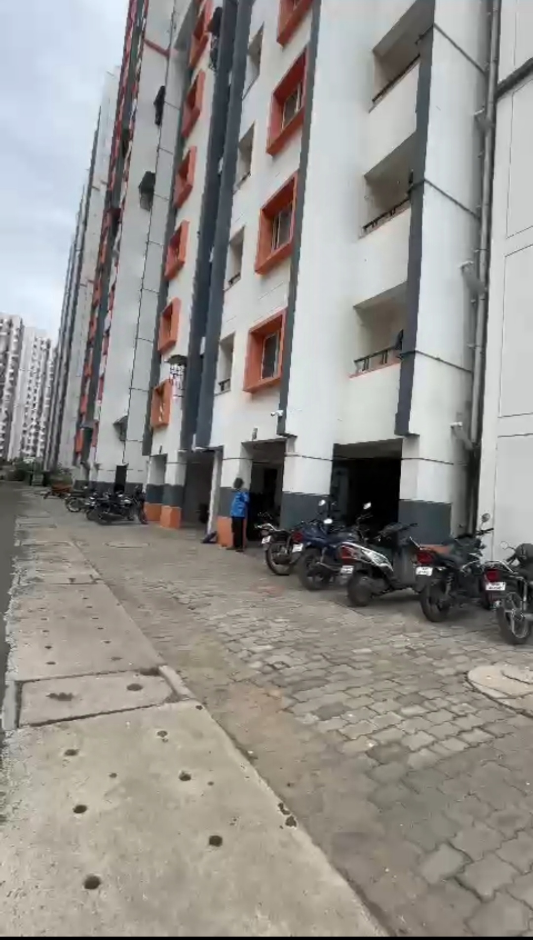 https://findmyroom-property-images-india.s3.ap-south-1.amazonaws.com/yijuj-1736061015402-42744.jpg