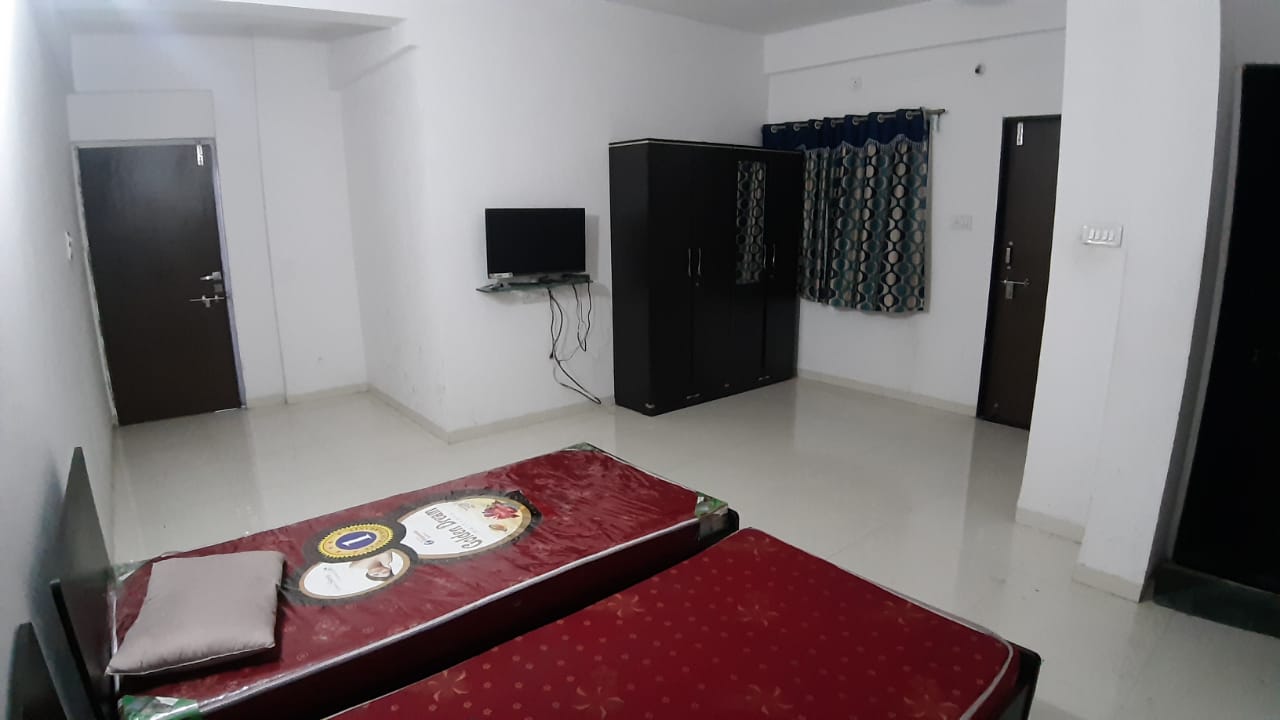 https://findmyroom-property-images-india.s3.ap-south-1.amazonaws.com/yjbaz-1716824356265-23412.jpg