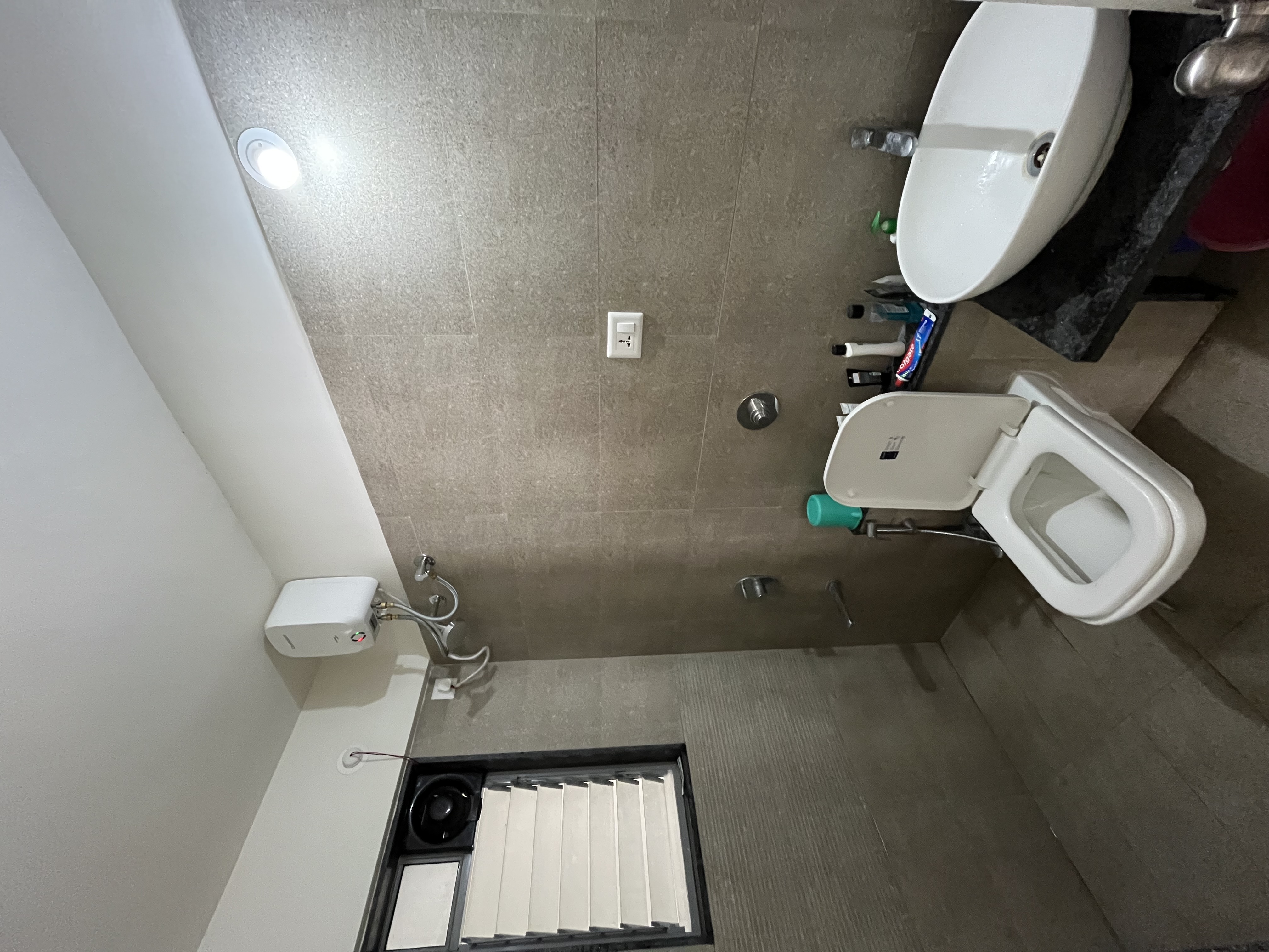 https://findmyroom-property-images-india.s3.ap-south-1.amazonaws.com/ykhnm-1689674110032-75424.jpeg