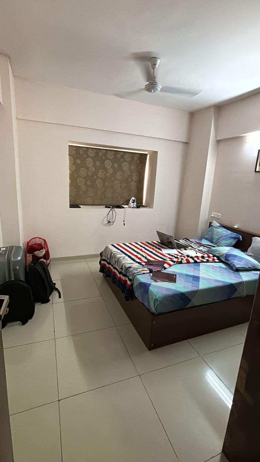 https://findmyroom-property-images-india.s3.ap-south-1.amazonaws.com/ykipy-1740289040073-67607.jpg