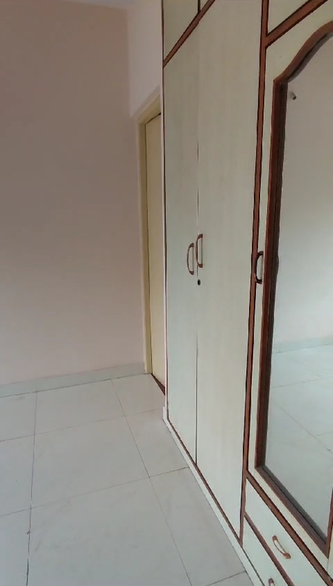 https://findmyroom-property-images-india.s3.ap-south-1.amazonaws.com/yormg-1720334299494-27062.jpg