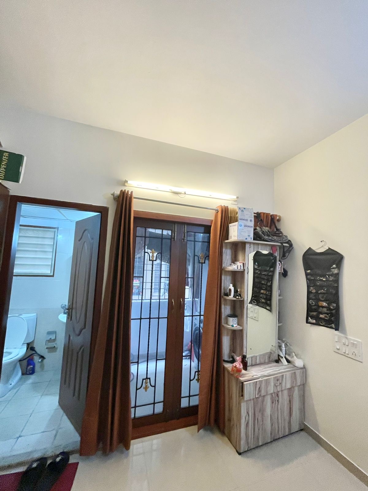 https://findmyroom-property-images-india.s3.ap-south-1.amazonaws.com/ypzpt-1720253477912-78447.JPG