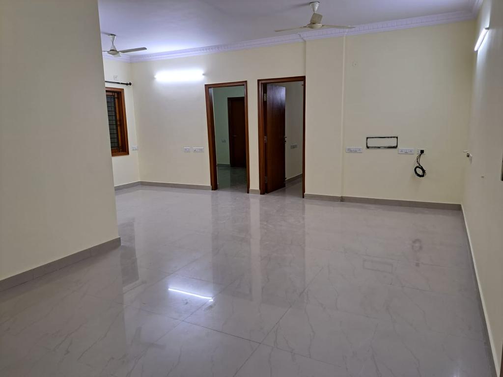 https://findmyroom-property-images-india.s3.ap-south-1.amazonaws.com/yrjyo-1690722590306-86037.jpg