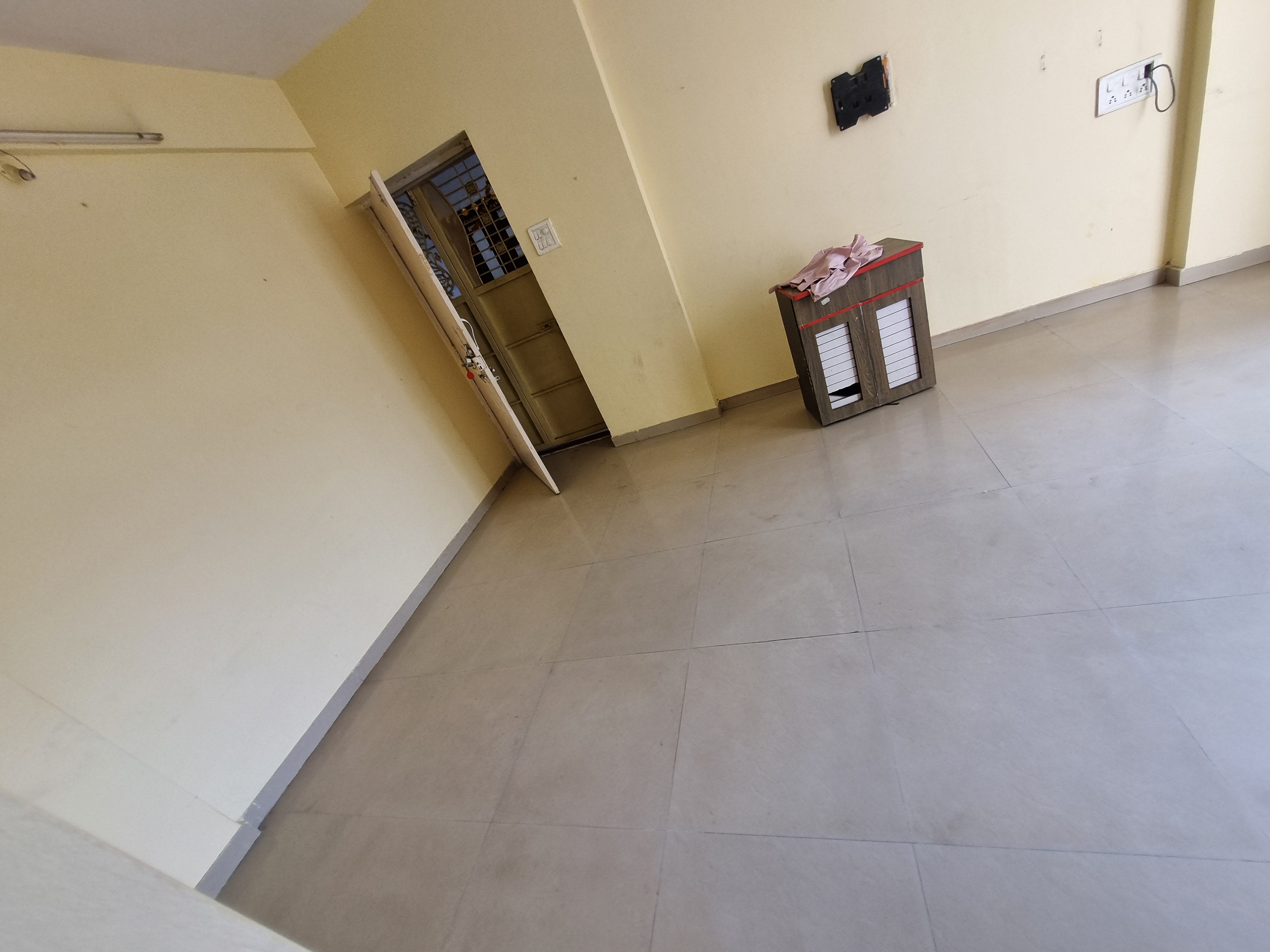 https://findmyroom-property-images-india.s3.ap-south-1.amazonaws.com/ytruc-1712822866898-17571.jpg