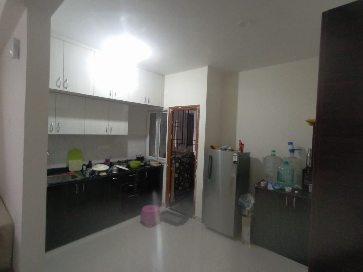 https://findmyroom-property-images-india.s3.ap-south-1.amazonaws.com/yvaes-1728232847340-27374.jpg