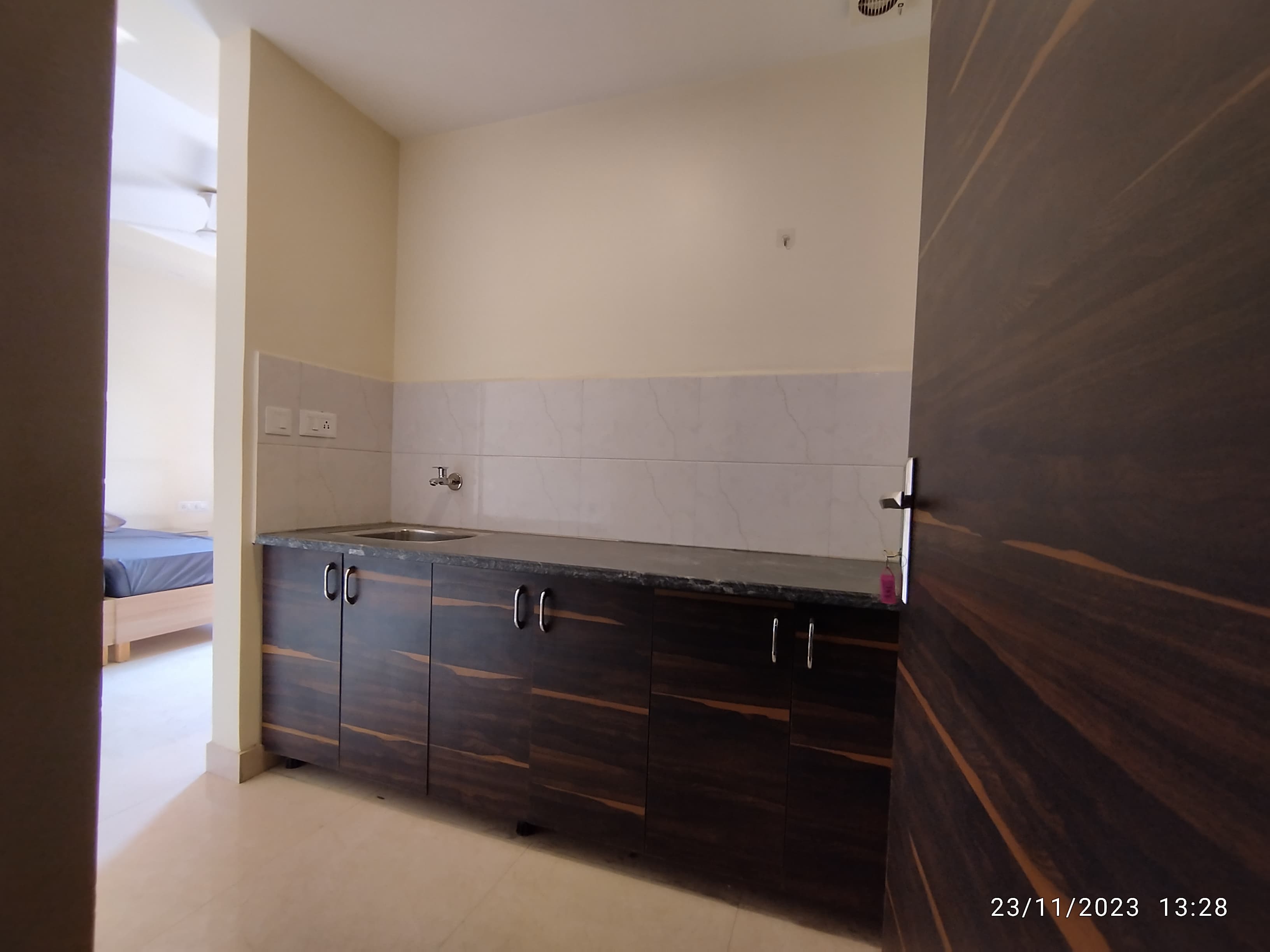 https://findmyroom-property-images-india.s3.ap-south-1.amazonaws.com/yvdtx-1752781678232-57726.jpeg