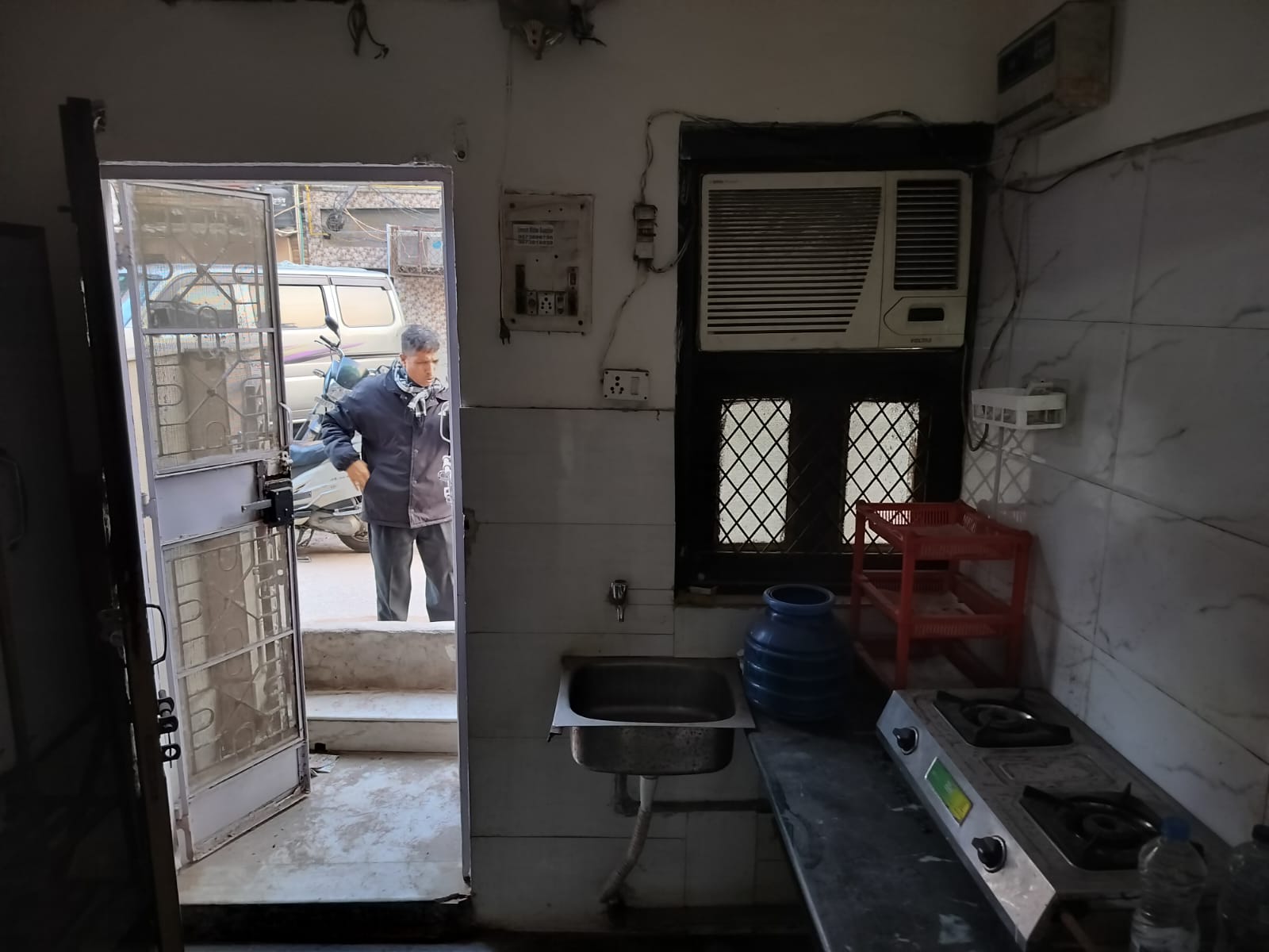 https://findmyroom-property-images-india.s3.ap-south-1.amazonaws.com/ywlev-1736940397321-48524.jpg