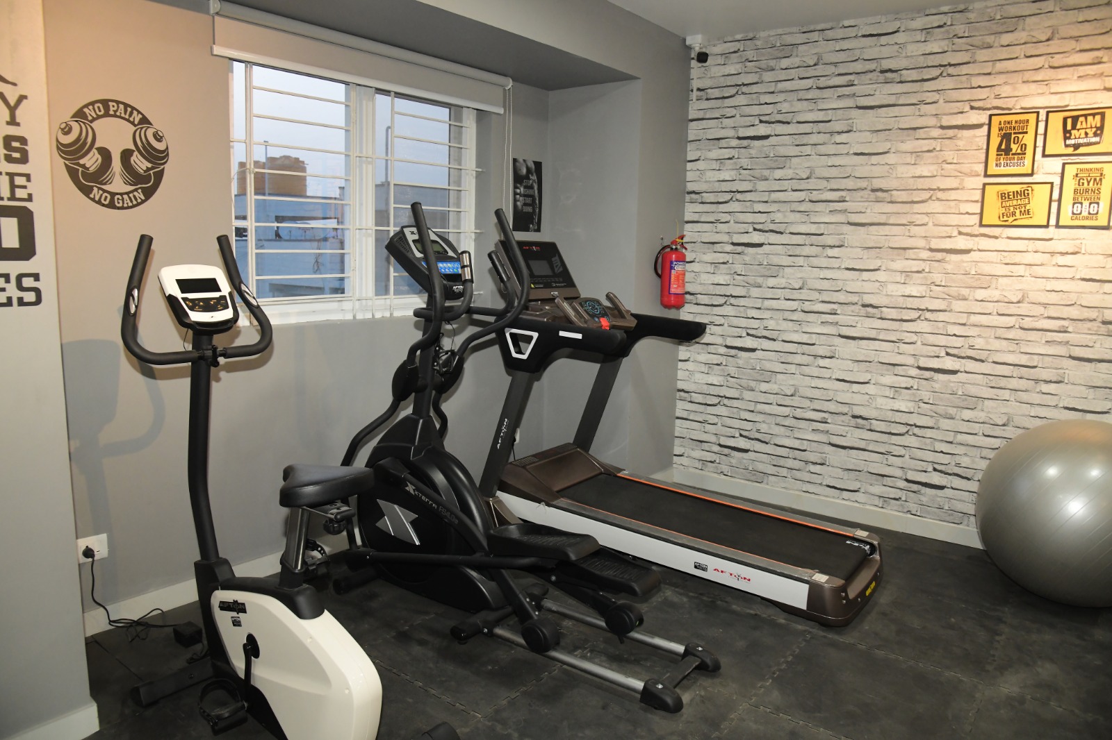 https://findmyroom-property-images-india.s3.ap-south-1.amazonaws.com/yycpz-1720754720776-84747.jpg