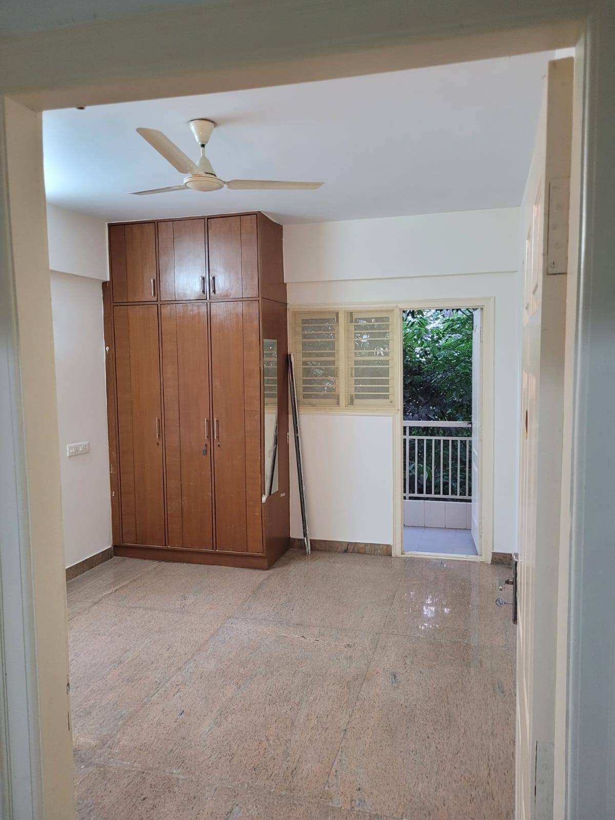 https://findmyroom-property-images-india.s3.ap-south-1.amazonaws.com/yzzey-1710157487924-81568.jpg