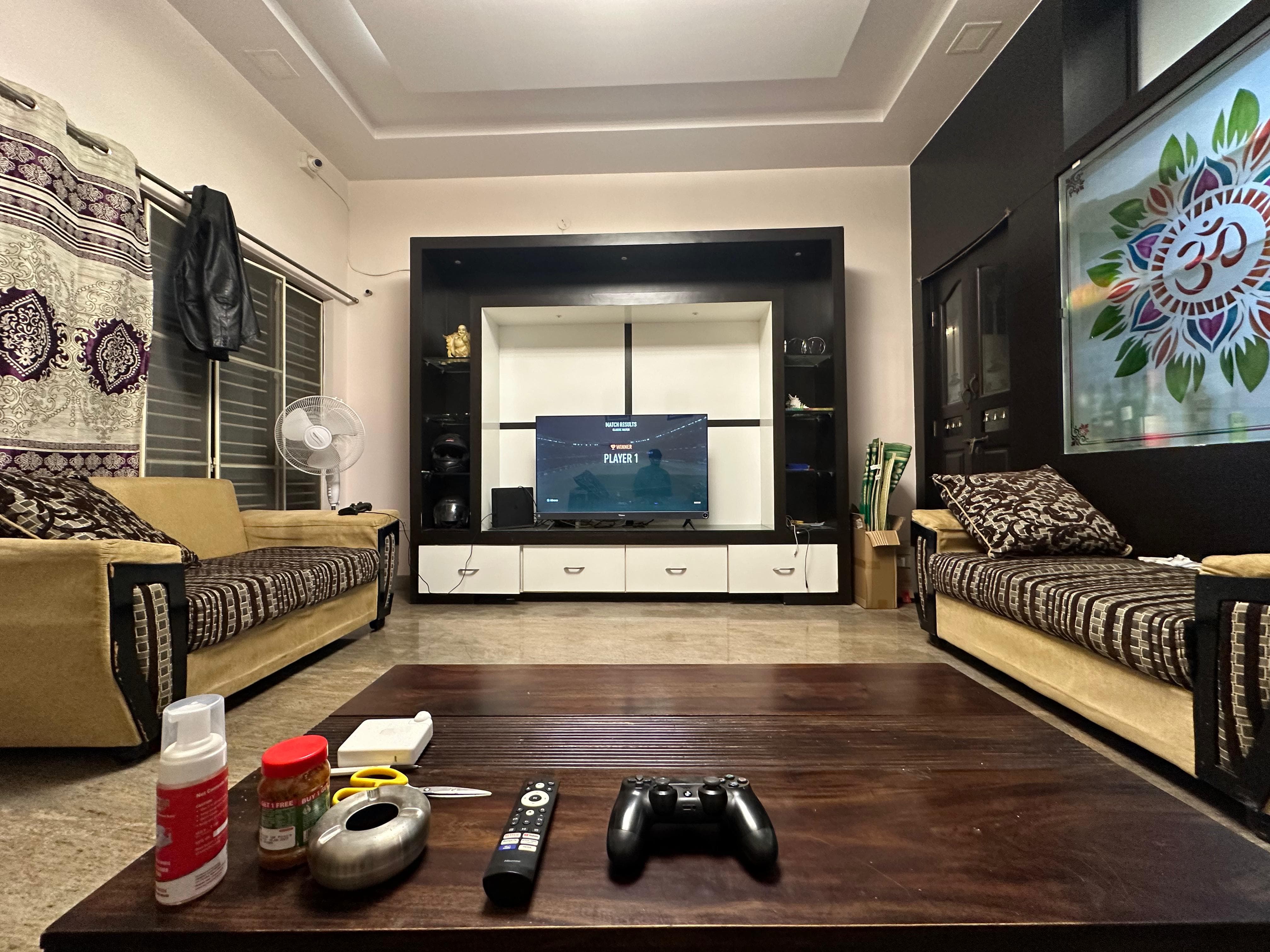 https://findmyroom-property-images-india.s3.ap-south-1.amazonaws.com/zcwxf-1719762085664-68011.jpeg