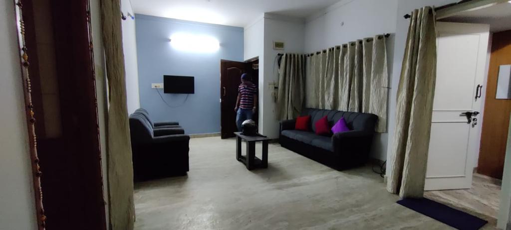 https://findmyroom-property-images-india.s3.ap-south-1.amazonaws.com/zepnf-1696744549373-00367.jpg