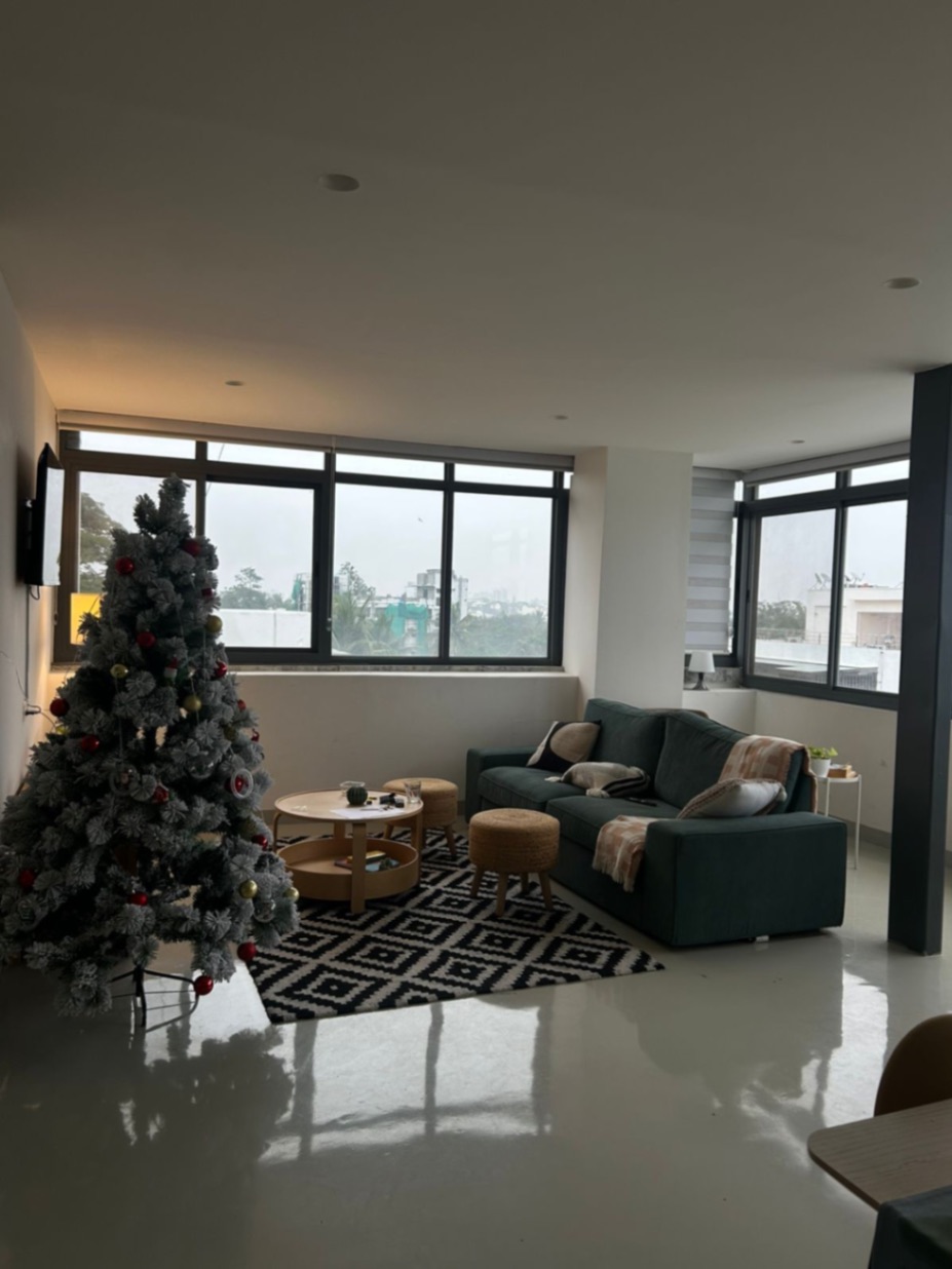 https://findmyroom-property-images-india.s3.ap-south-1.amazonaws.com/zhbzs-1759935053387-31557