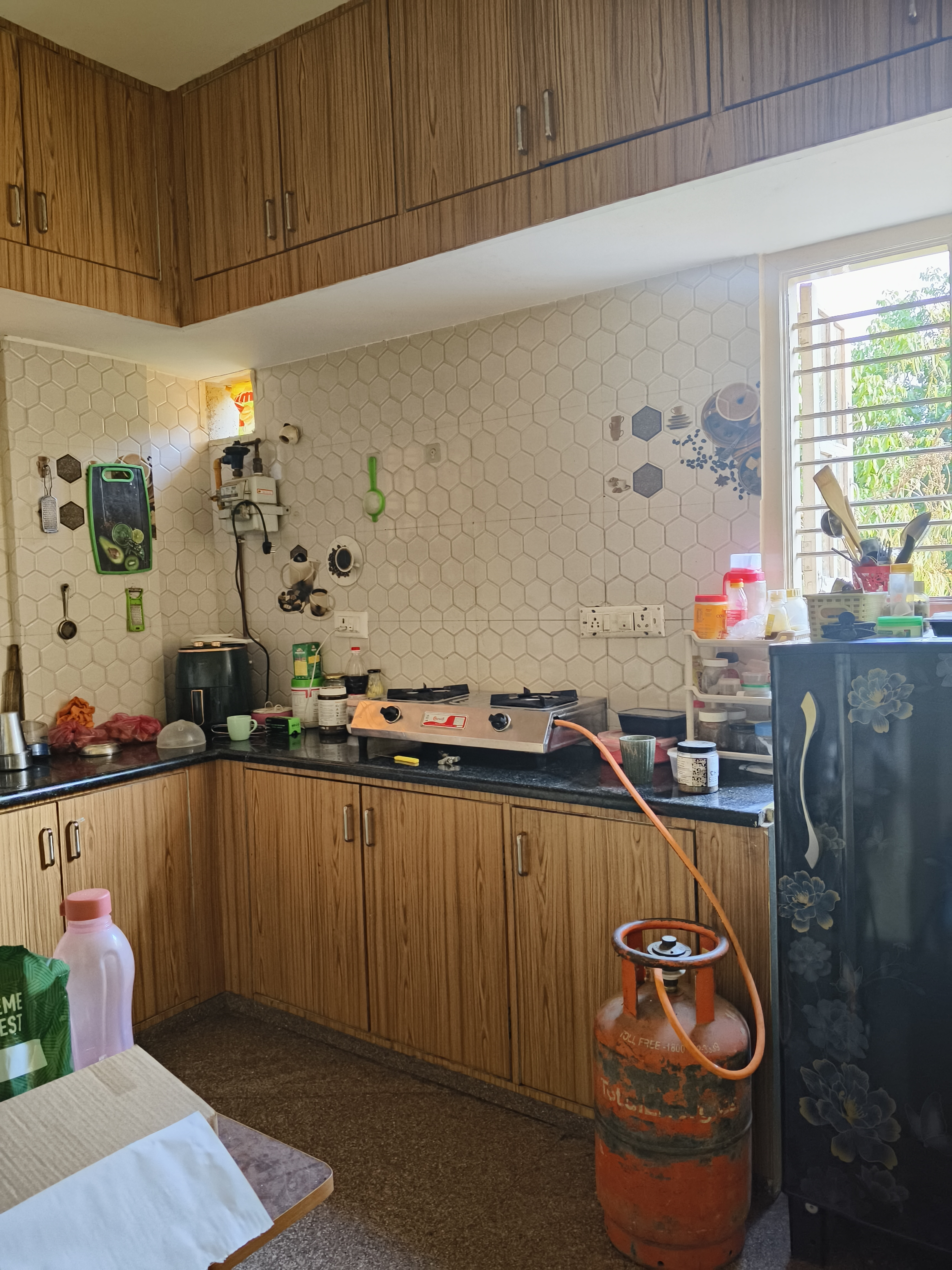 https://findmyroom-property-images-india.s3.ap-south-1.amazonaws.com/zhgjf-1745077464972-76440.jpg