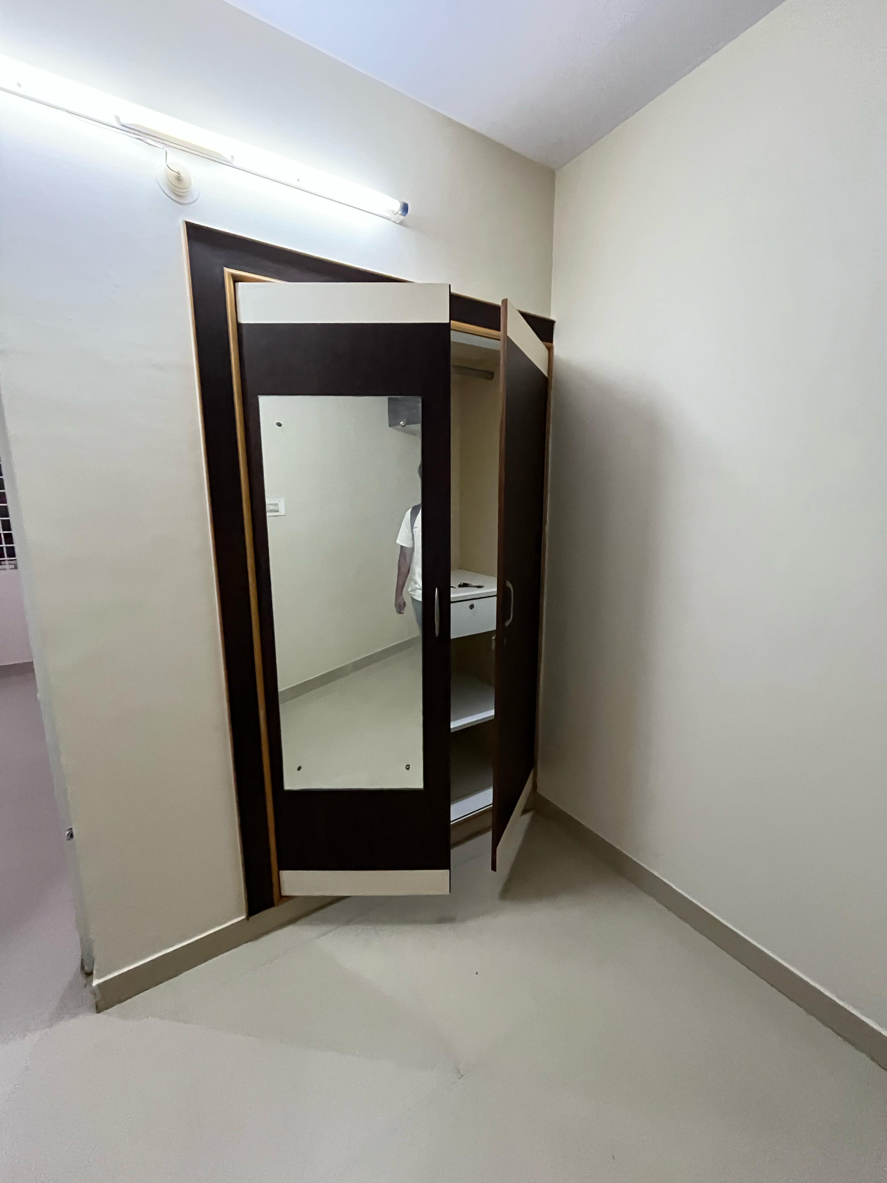 https://findmyroom-property-images-india.s3.ap-south-1.amazonaws.com/ziejw-1747498259107-75586.jpeg