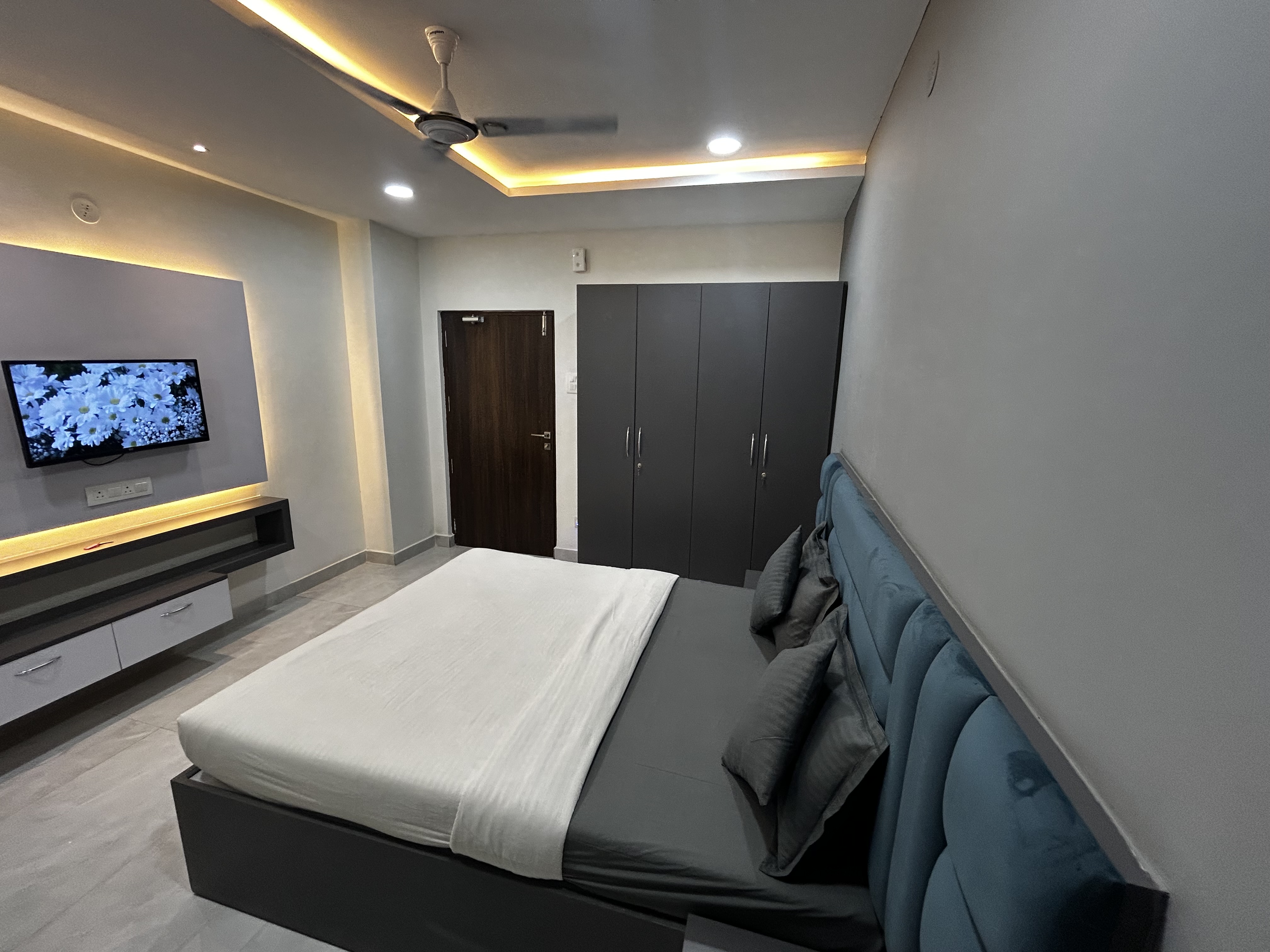 https://findmyroom-property-images-india.s3.ap-south-1.amazonaws.com/ziike-1728195248255-15136.jpeg