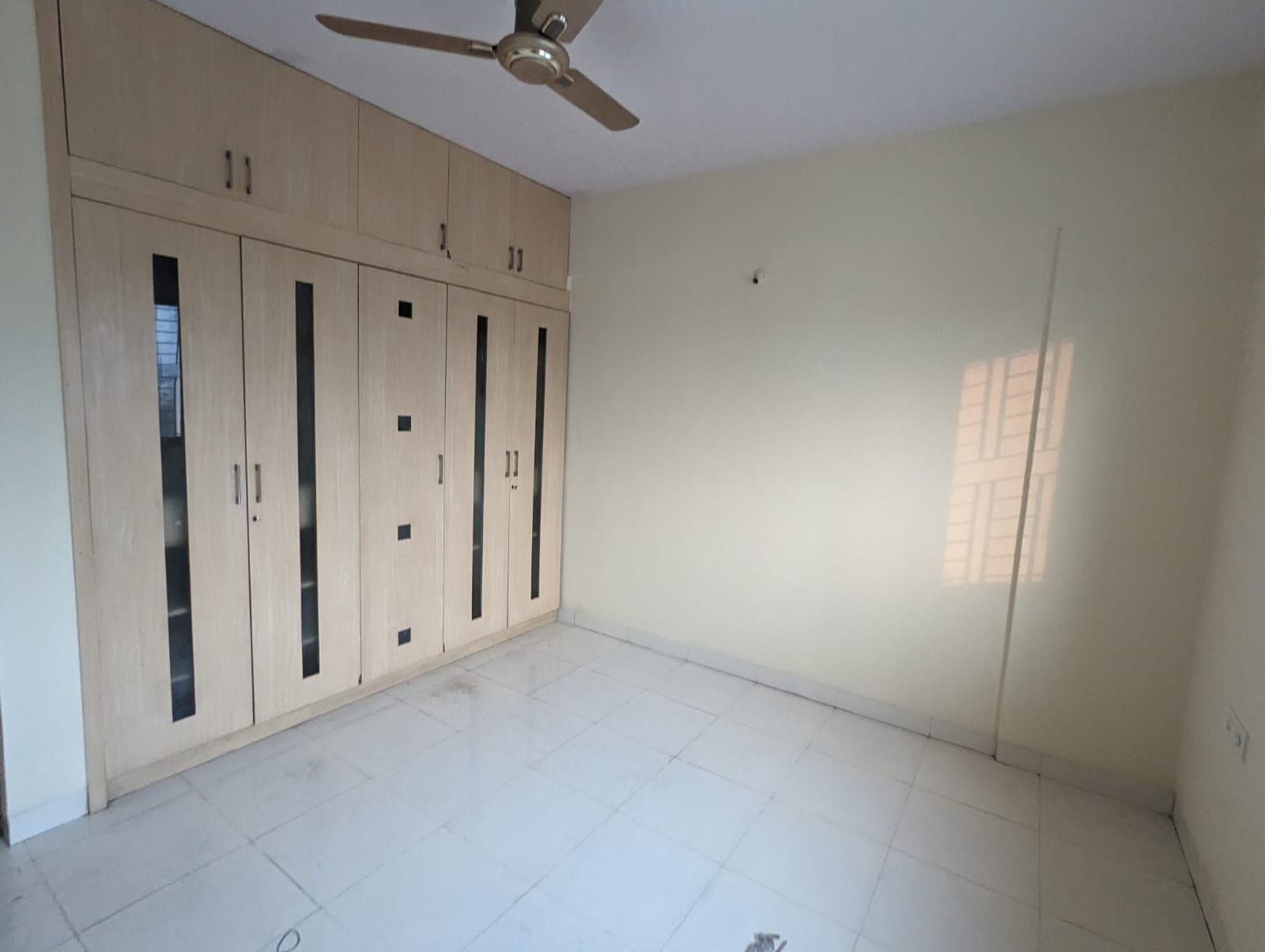 https://findmyroom-property-images-india.s3.ap-south-1.amazonaws.com/zjove-1710824367391-33601.jpeg