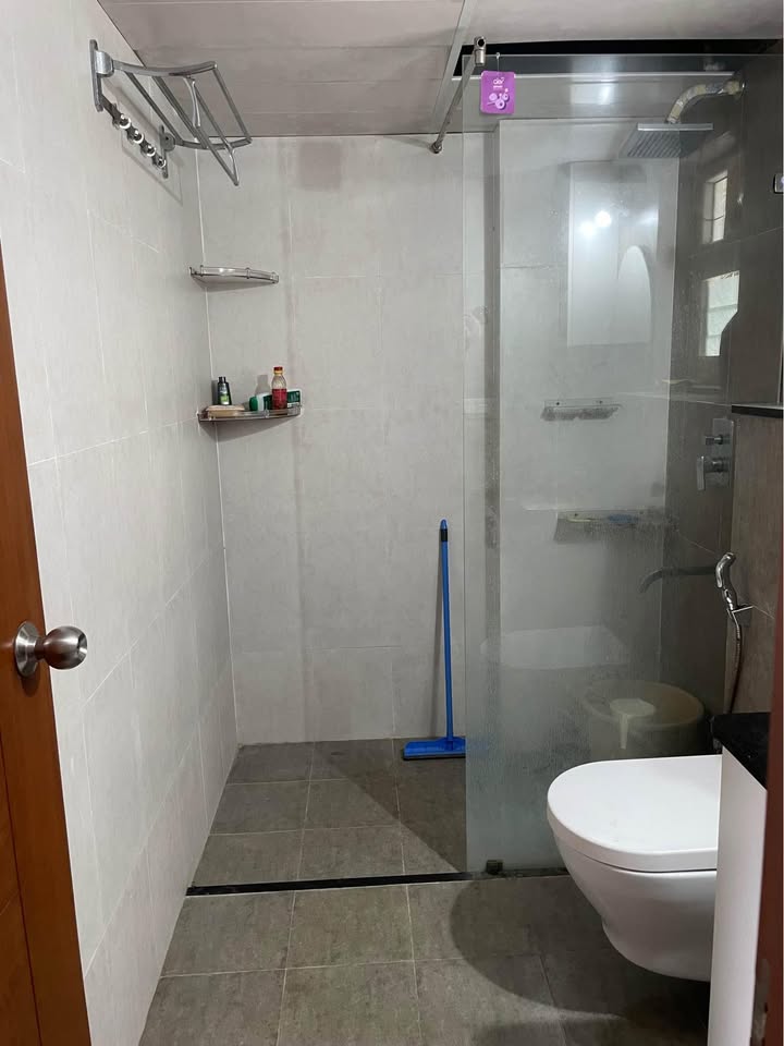 https://findmyroom-property-images-india.s3.ap-south-1.amazonaws.com/zlesd-1740682617431-64653.jpg