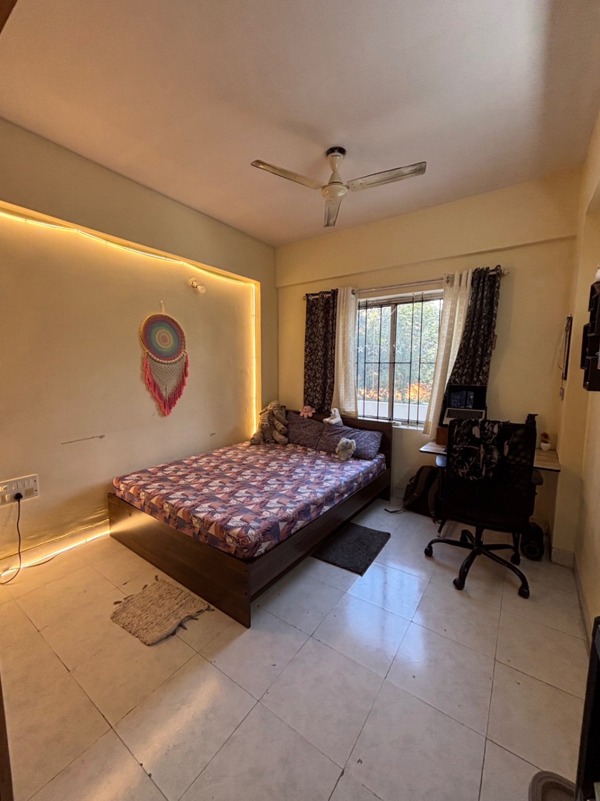 https://findmyroom-property-images-india.s3.ap-south-1.amazonaws.com/znoua-1767119496107-54180