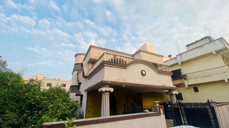 https://findmyroom-property-images-india.s3.ap-south-1.amazonaws.com/zpvgk-1698248169673-01656.jpg