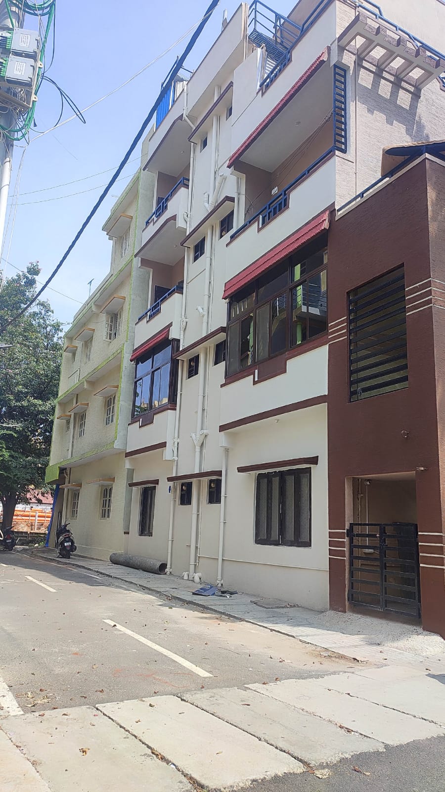 https://findmyroom-property-images-india.s3.ap-south-1.amazonaws.com/zrvfj-1701066118772-42253.jpg